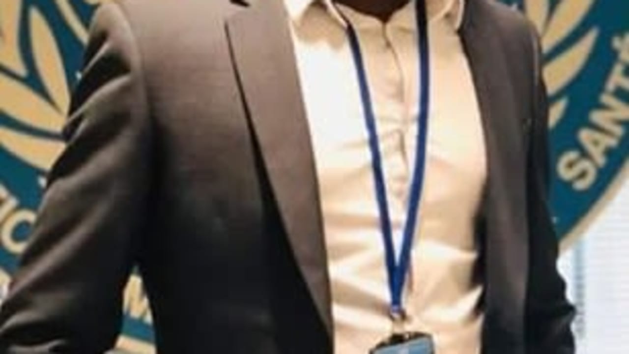 Man who was confused on whether to become a nurse or doctor ends up becoming both Man who was confused on whether to become a nurse or doctor ends up becoming both