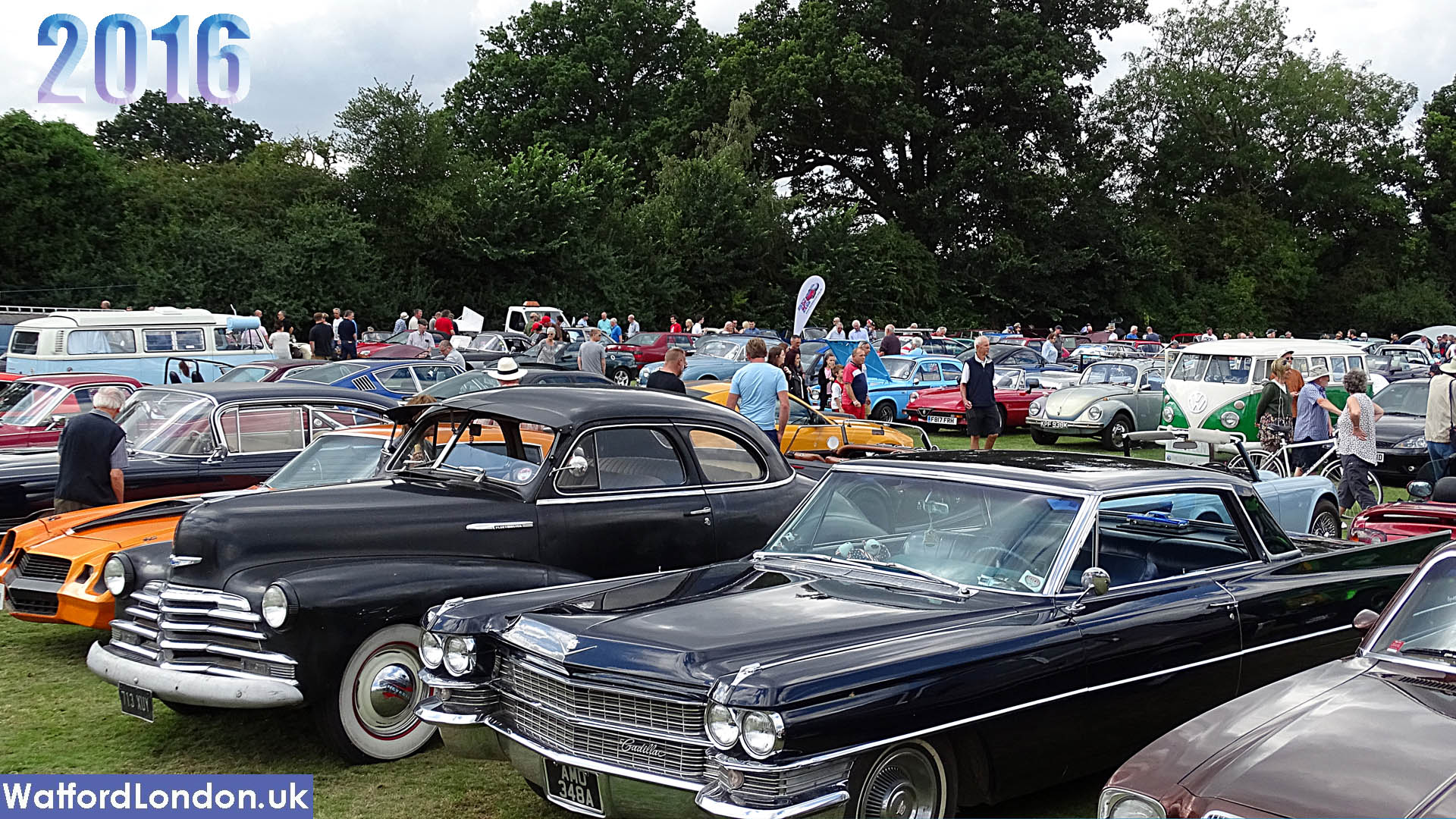 Watch Video of 2000 Classics Cars On The Croxley Green Vehicle Club 2016