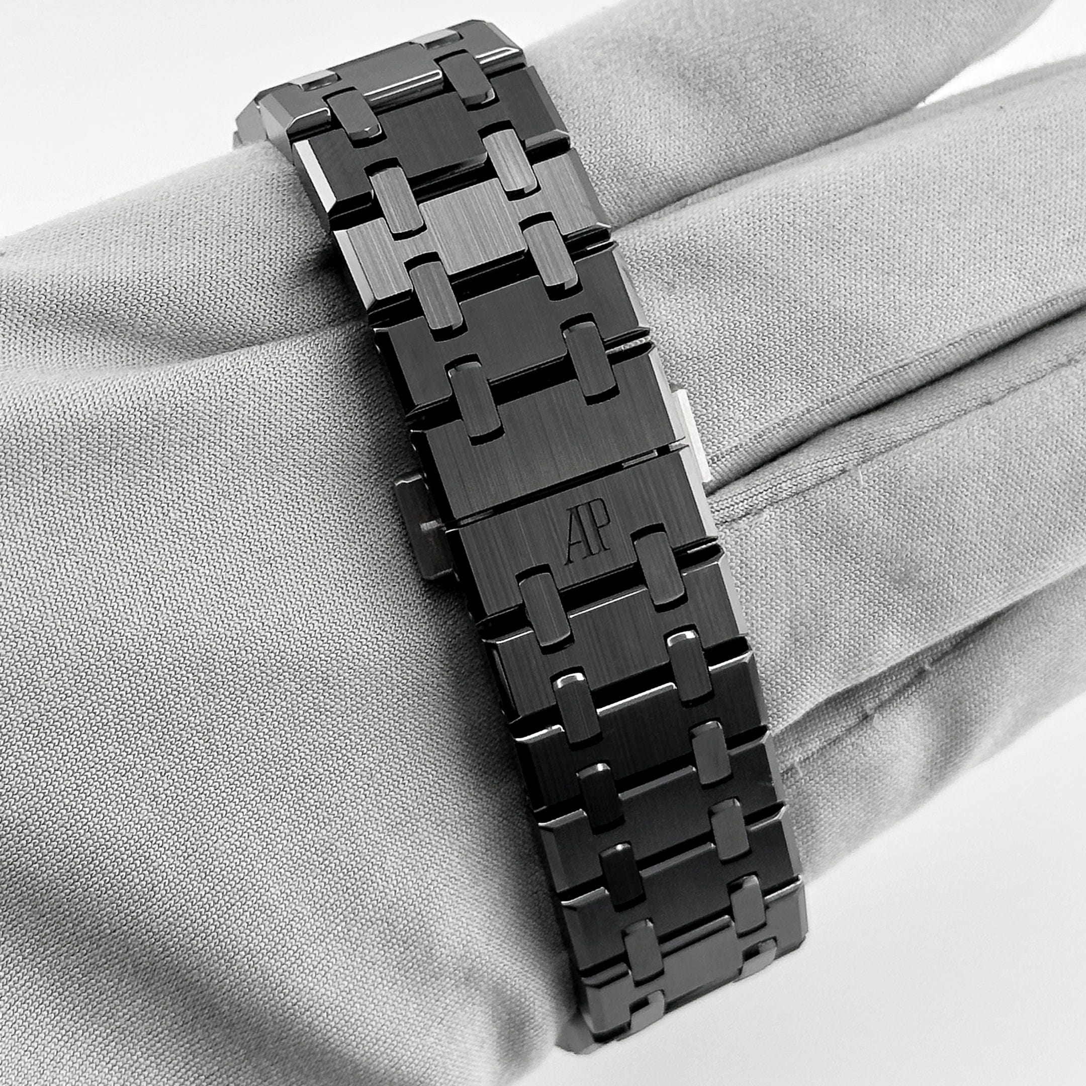 Royal Oak Chronograph Ceramic Black Dial 41mm Product Image 9