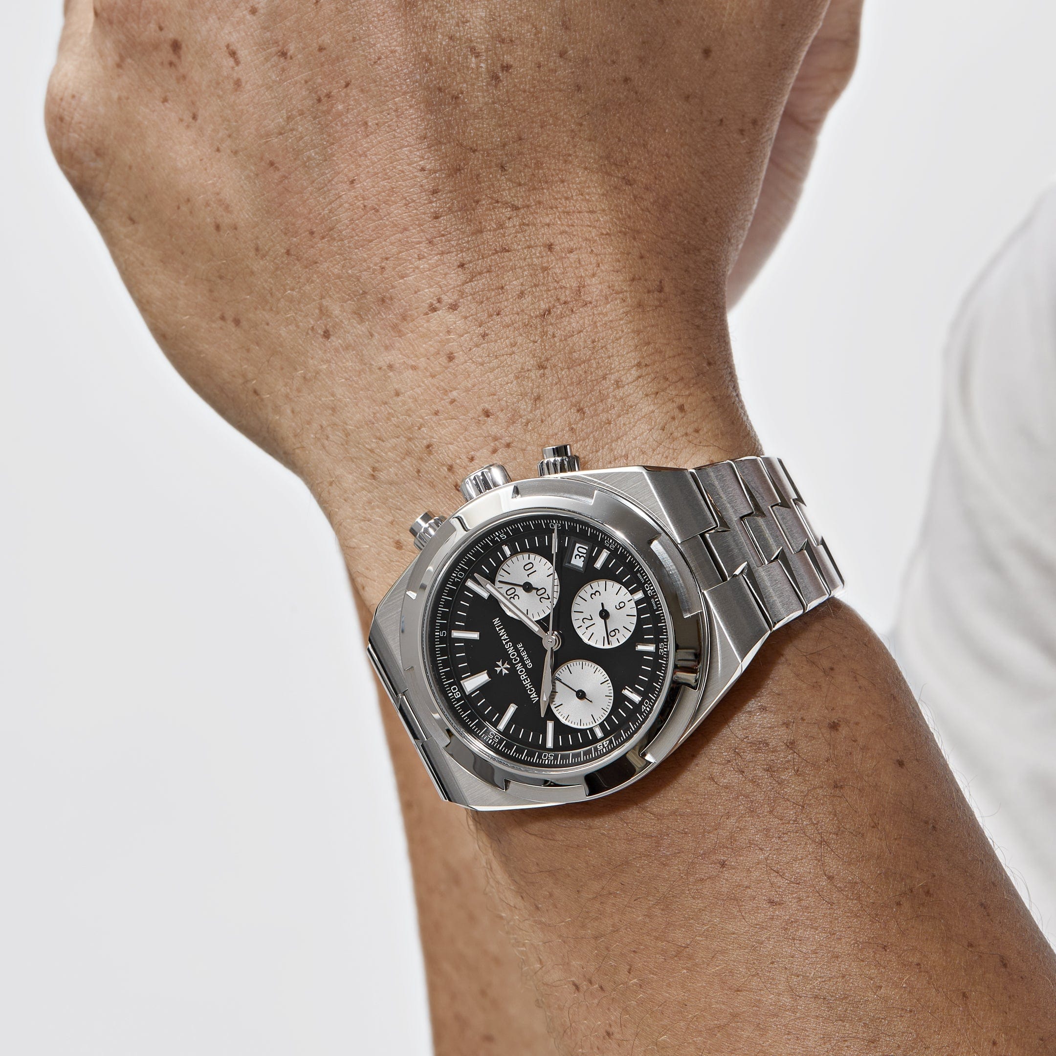 Overseas Chronograph Steel Black dial 42mm Product Image 8