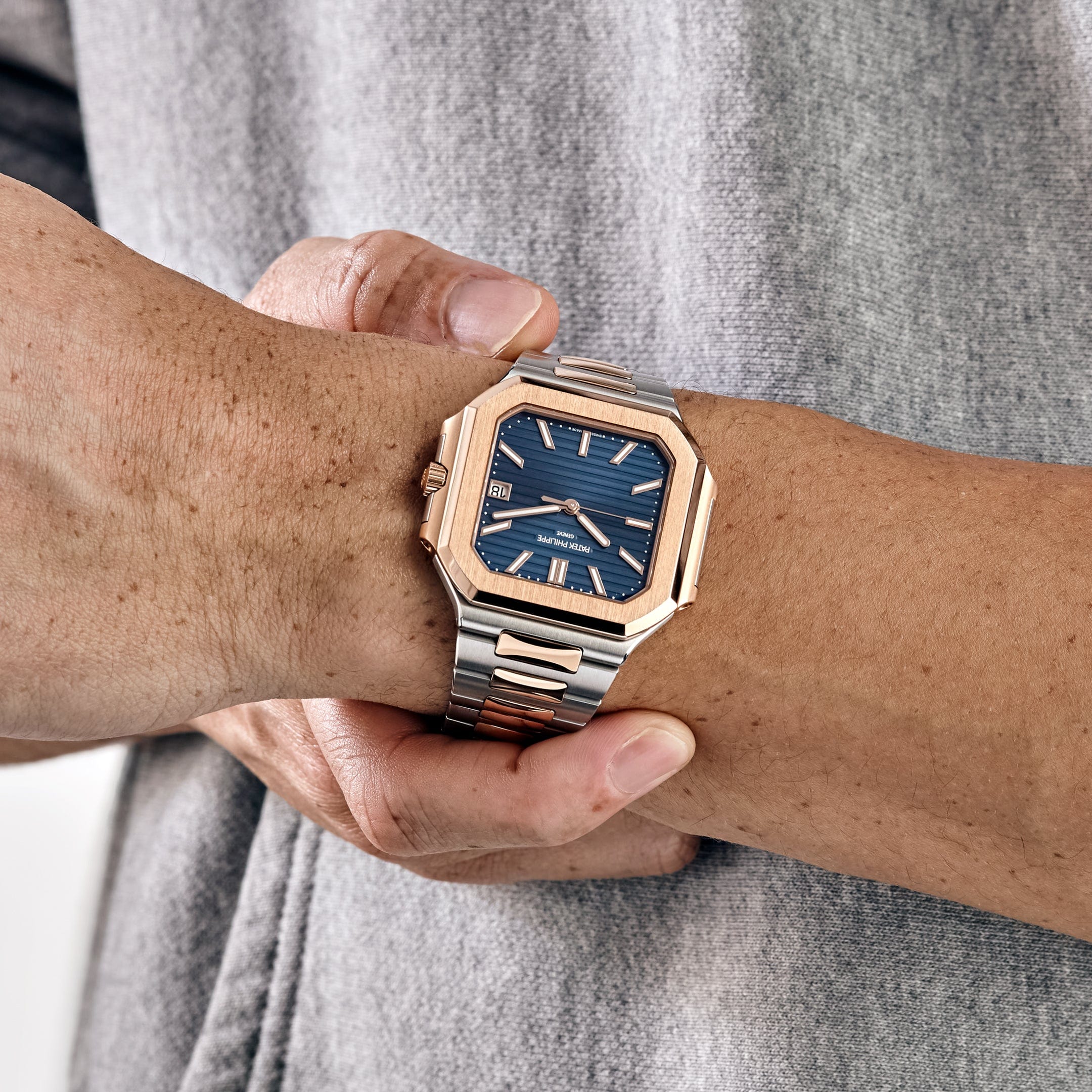 Cubitus Date Rose Gold & Steel Blue Dial 45mm Product Image 11