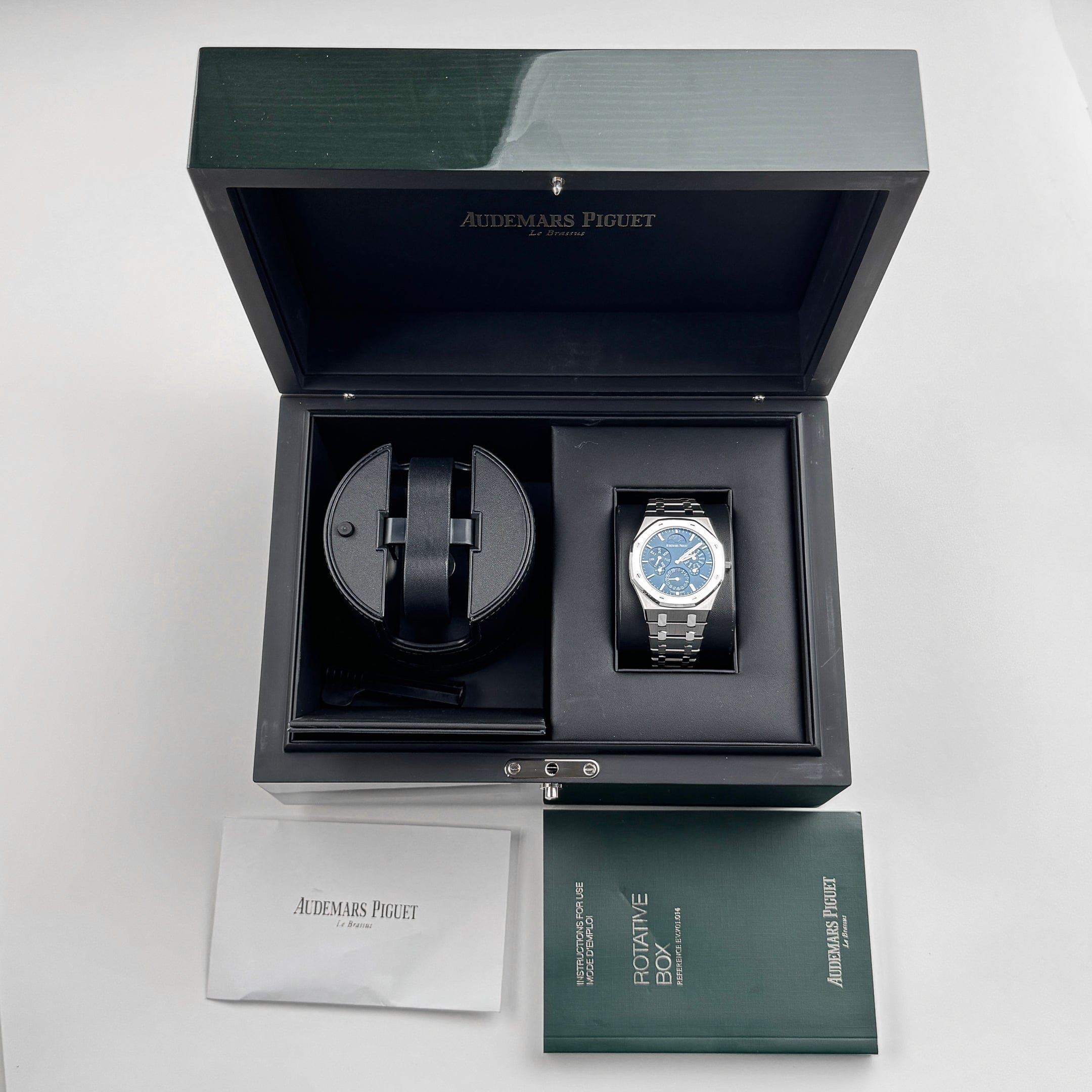 Royal Oak Perpetual Calendar Ultra-Thin Platinum & Titanium Blue Dial 41mm Product Image 10