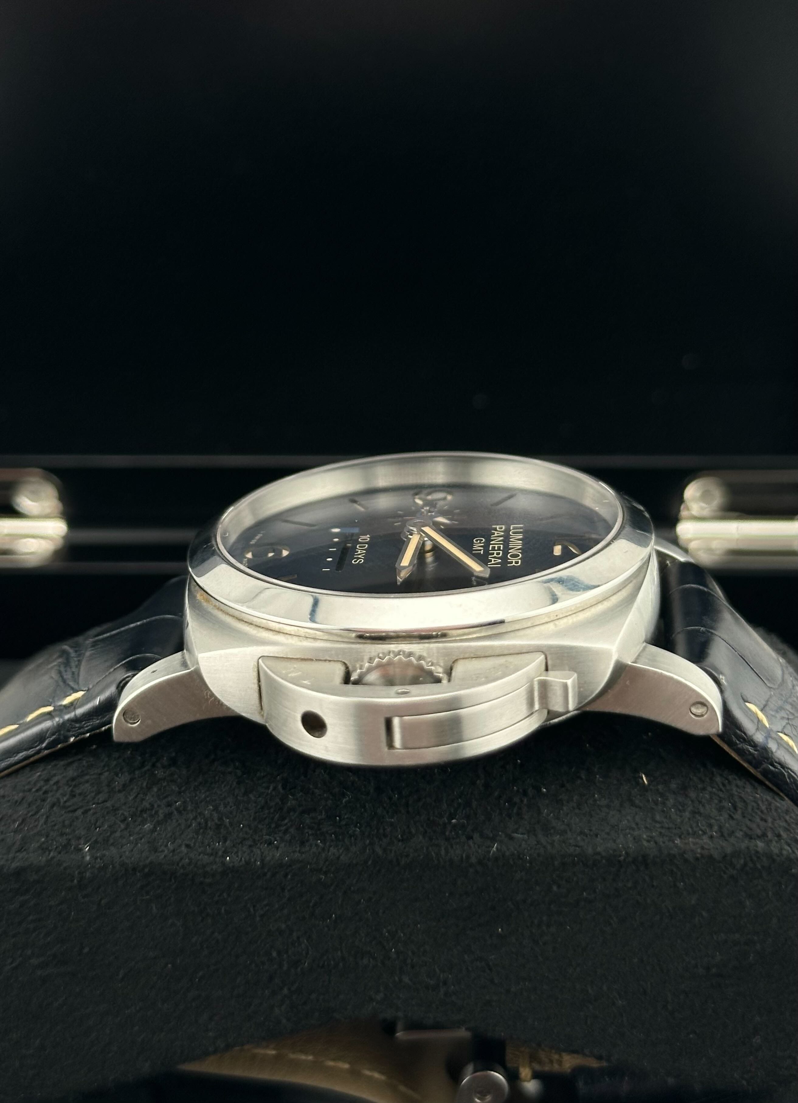 Luminor GMT Steel Blue Dial 44mm Product Image 2