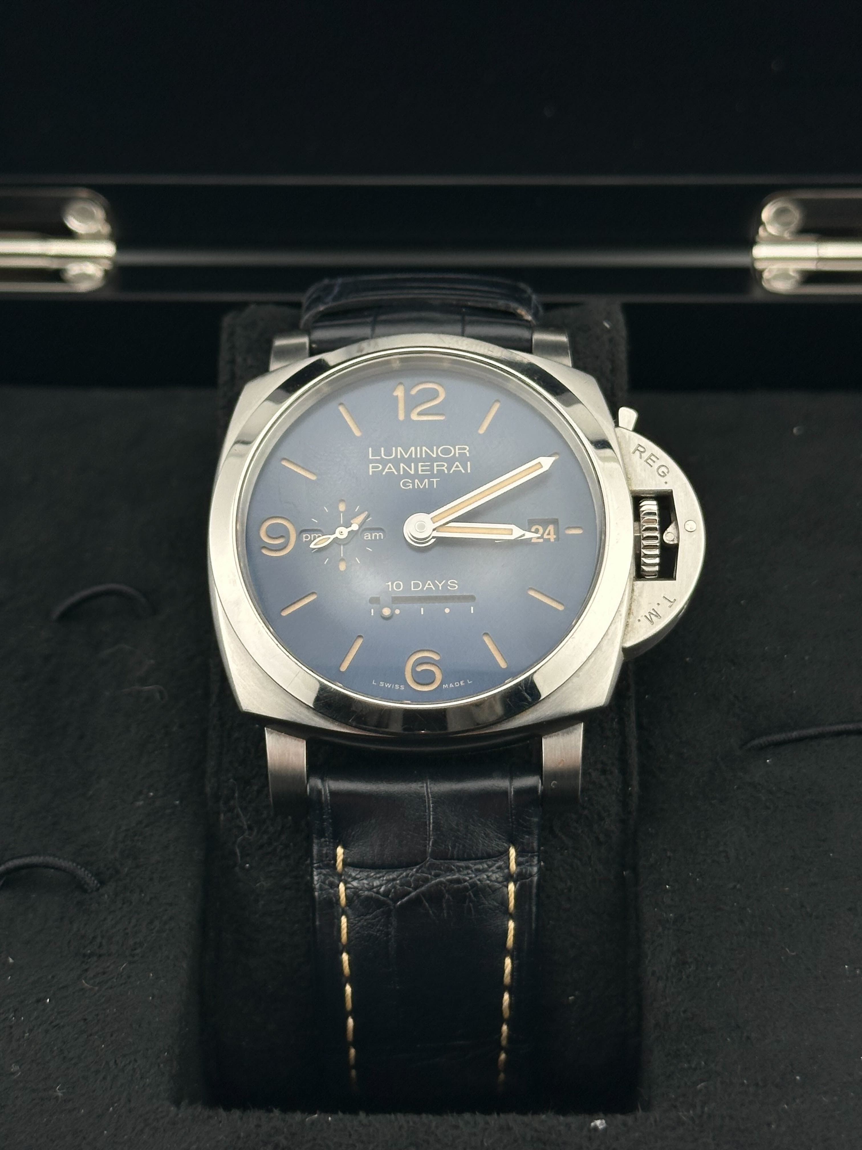 Luminor GMT Steel Blue Dial 44mm Product Image 1