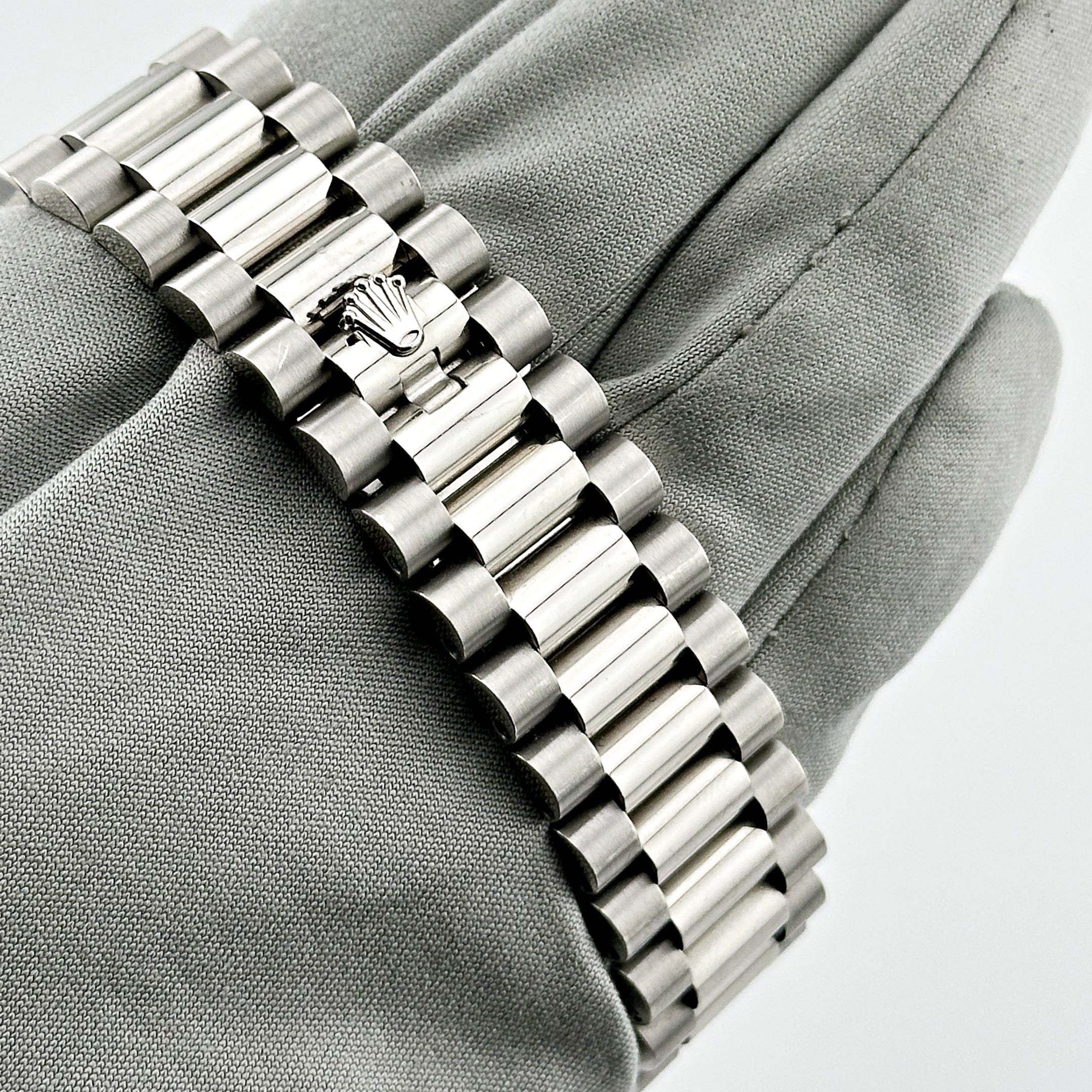 Day-Date Platinum Diamond Blue Dial 40mm Product Image 9
