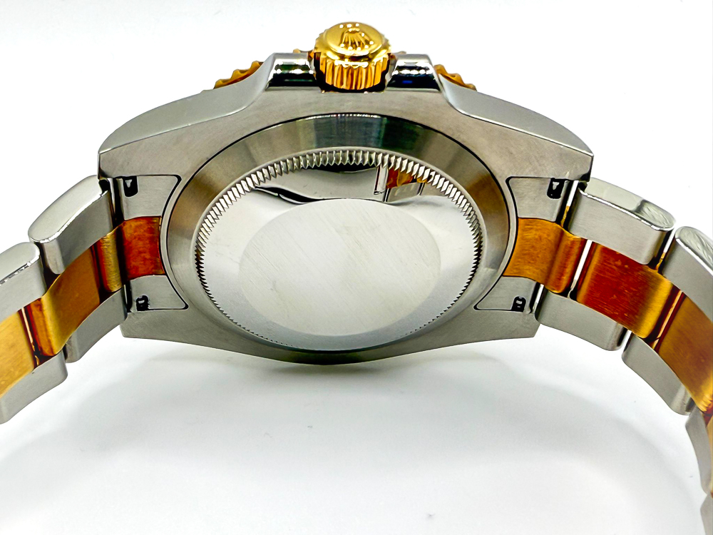 Submariner Date Yellow Gold & Steel Black Dial 40mm Product Image 4