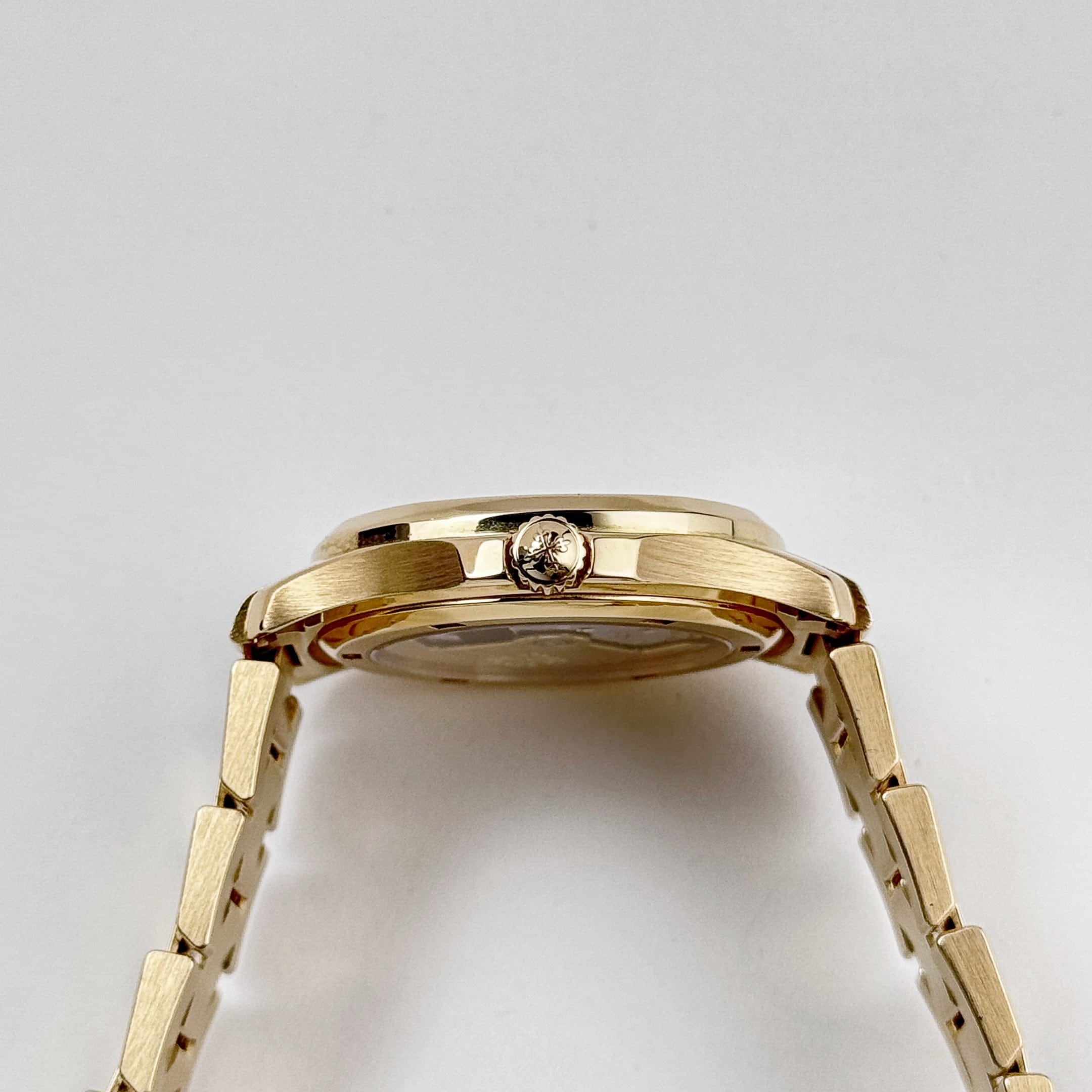 Aquanaut Yellow Gold Black Dial 34mm Product Image 4
