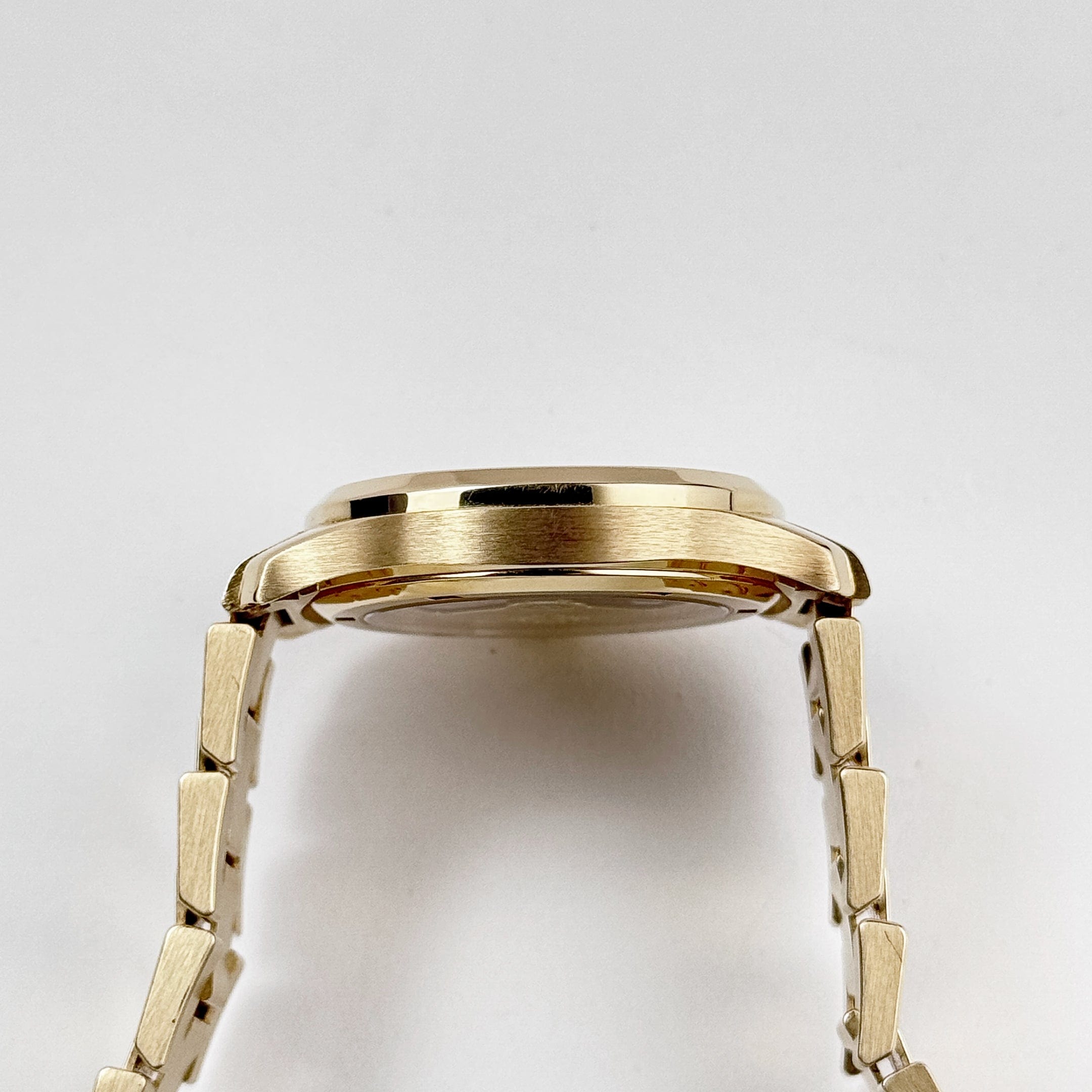 Aquanaut Yellow Gold Black Dial 34mm Product Image 5