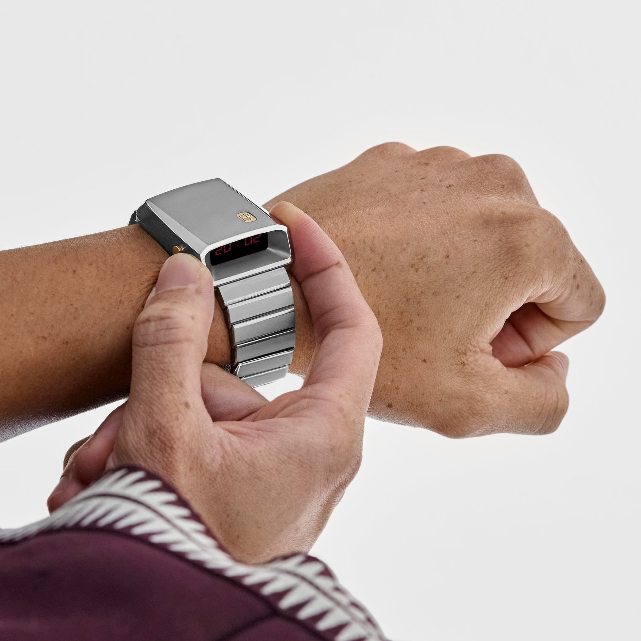 Casquette 2.0 Titanium LED Display Limited Edition Product Image 2