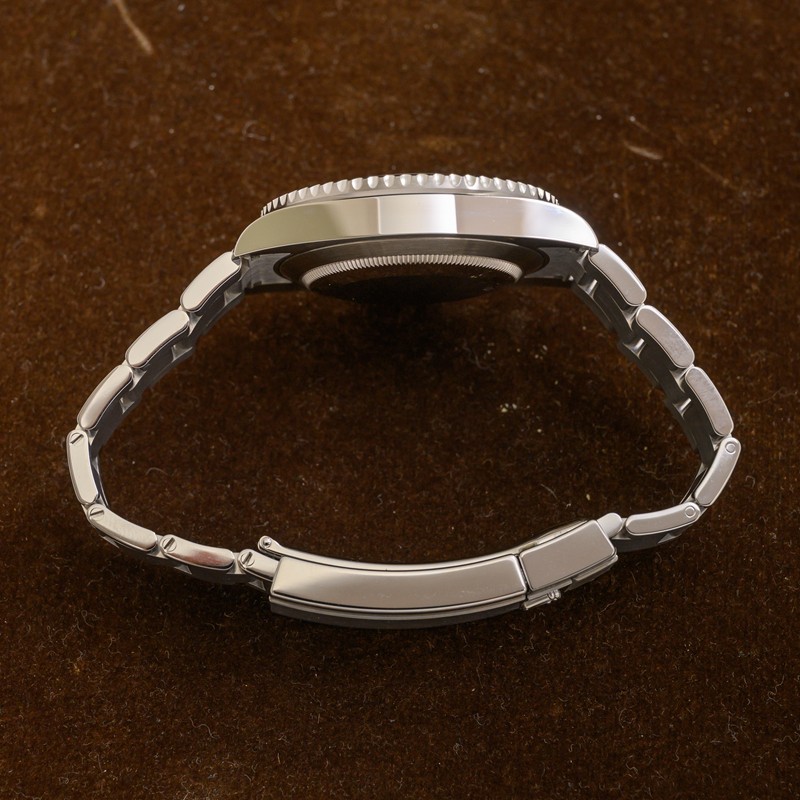 Submariner Date Steel Green Dial "Hulk" 40mm Product Image 4