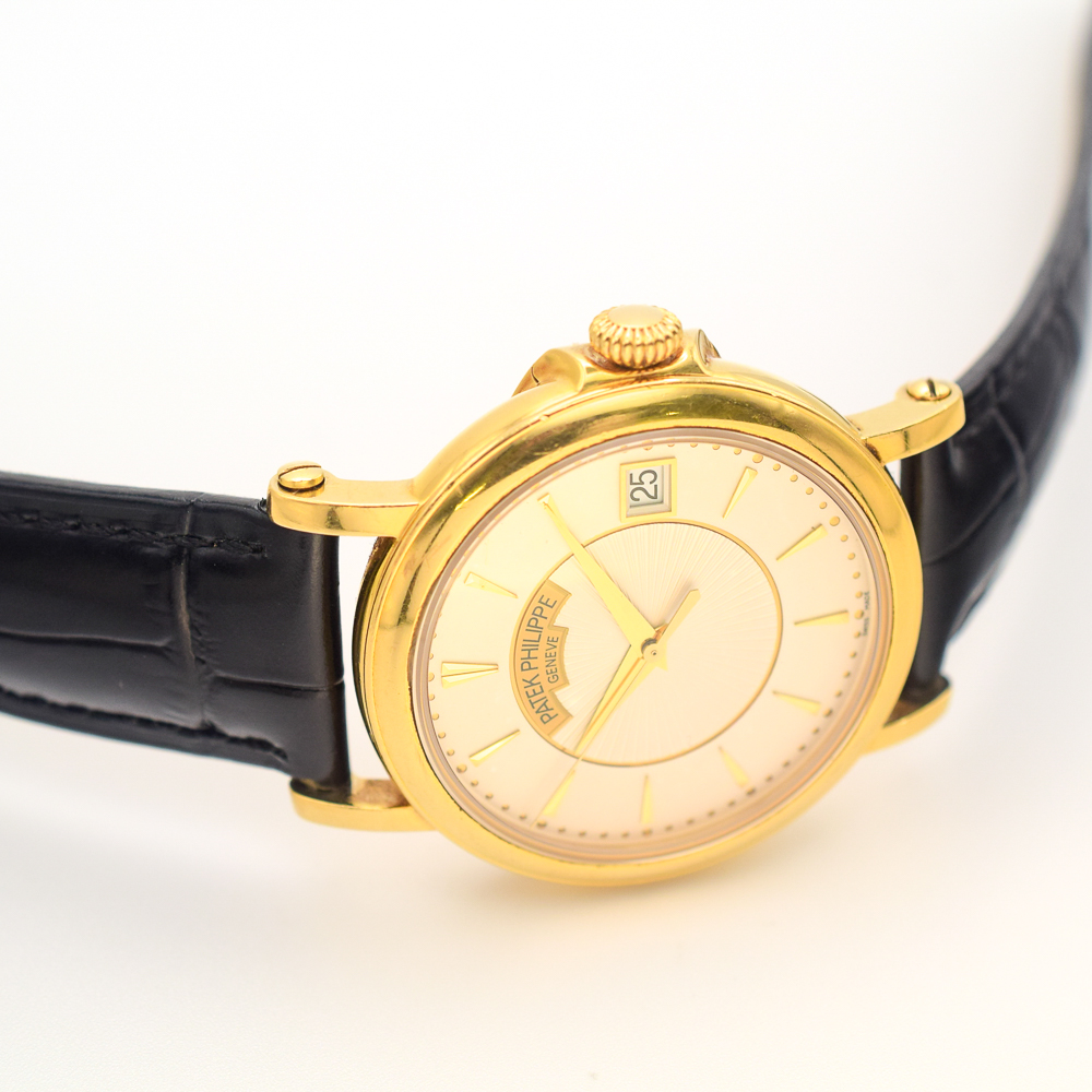 Calatrava Yellow Gold Silver Opaline dial 38mm Product Image 2