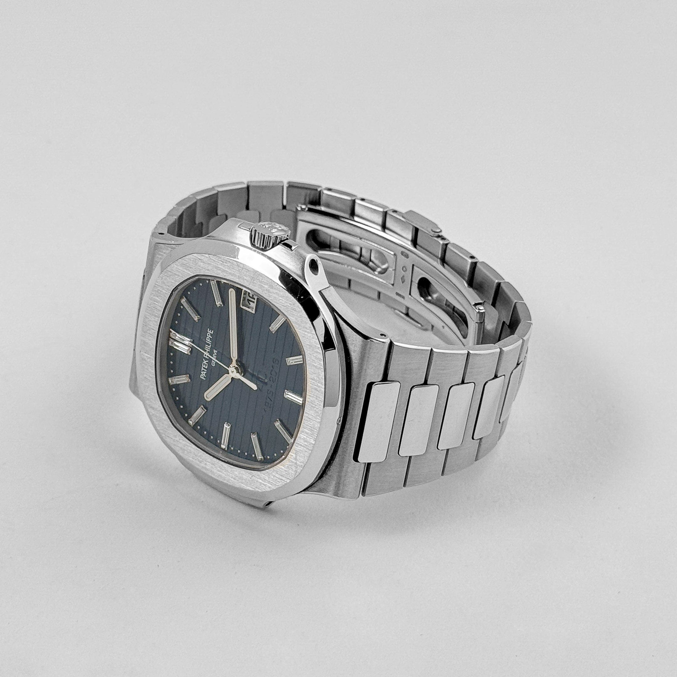 Nautilus Selfwinding "40th Anniversary" Platinum Blue Dial 40mm Product Image 2