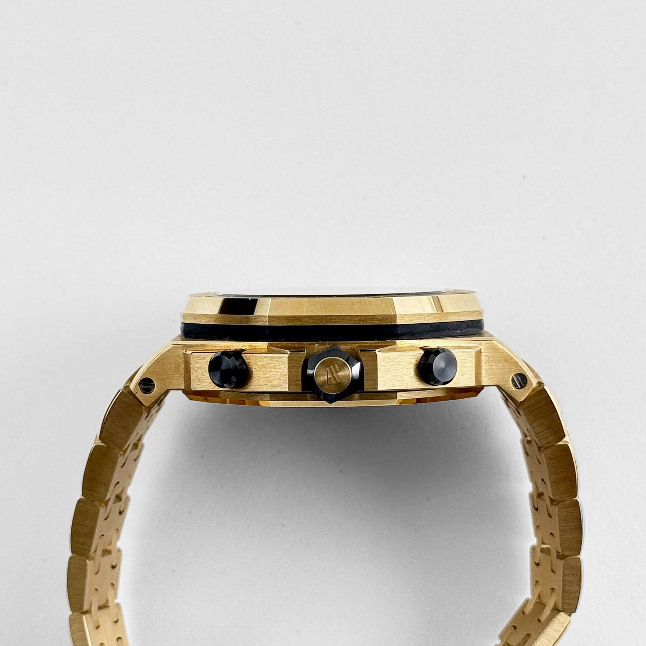 Royal Oak Offshore Yellow Gold Blue Dial 42mm Product Image 4