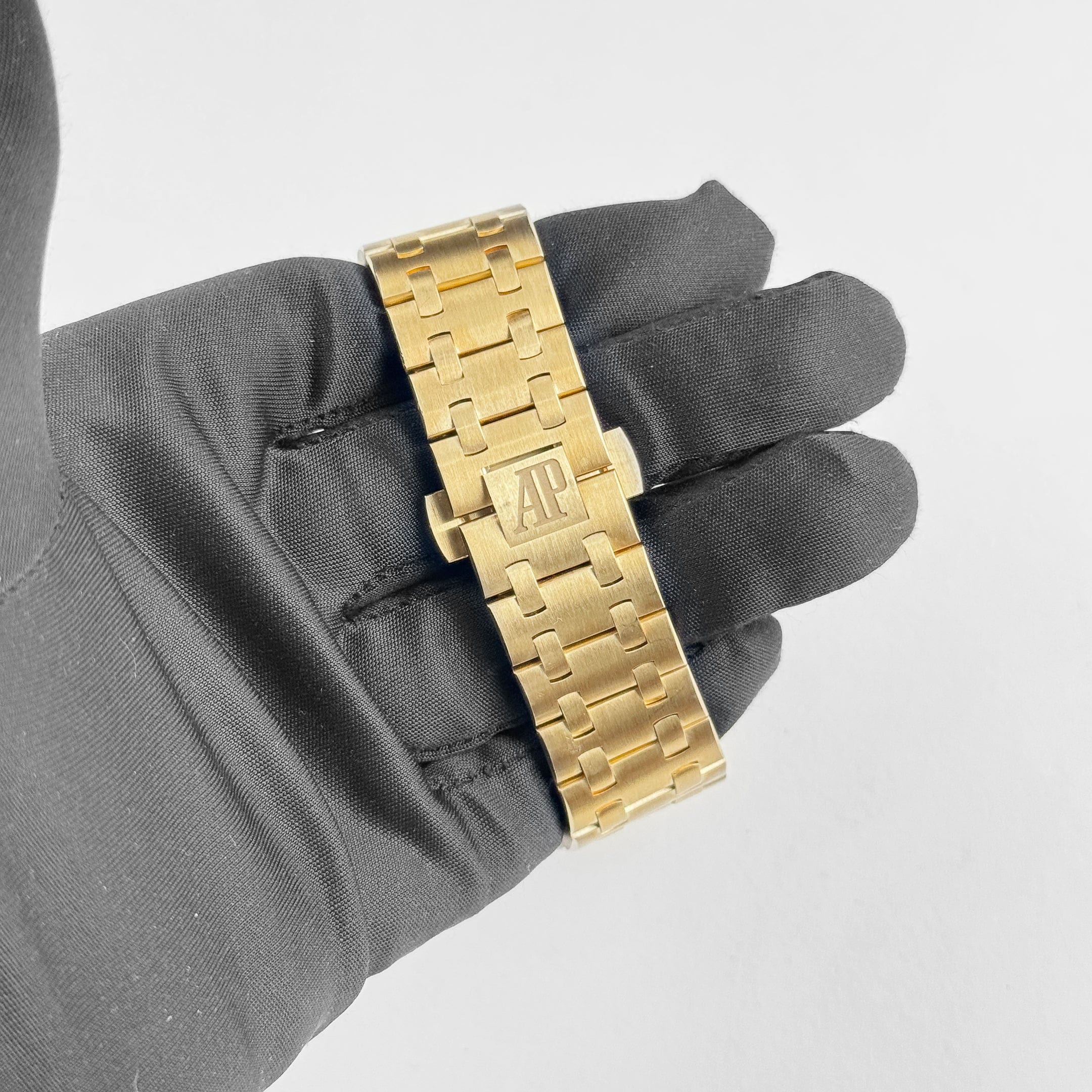 Royal Oak Offshore Yellow Gold Blue Dial 42mm Product Image 9