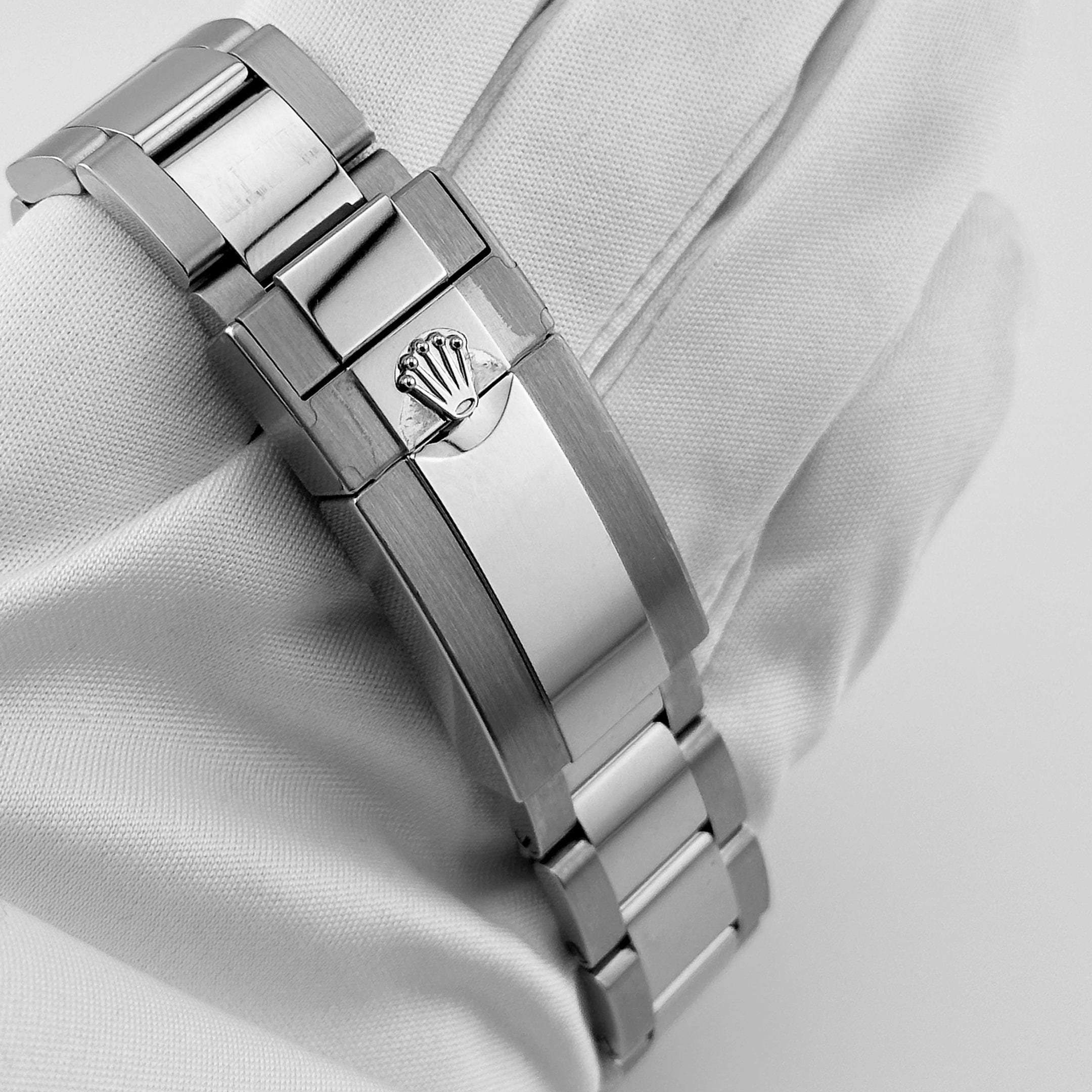 Daytona White Gold Diamond Black Mother of Pearl Dial 40mm Product Image 8