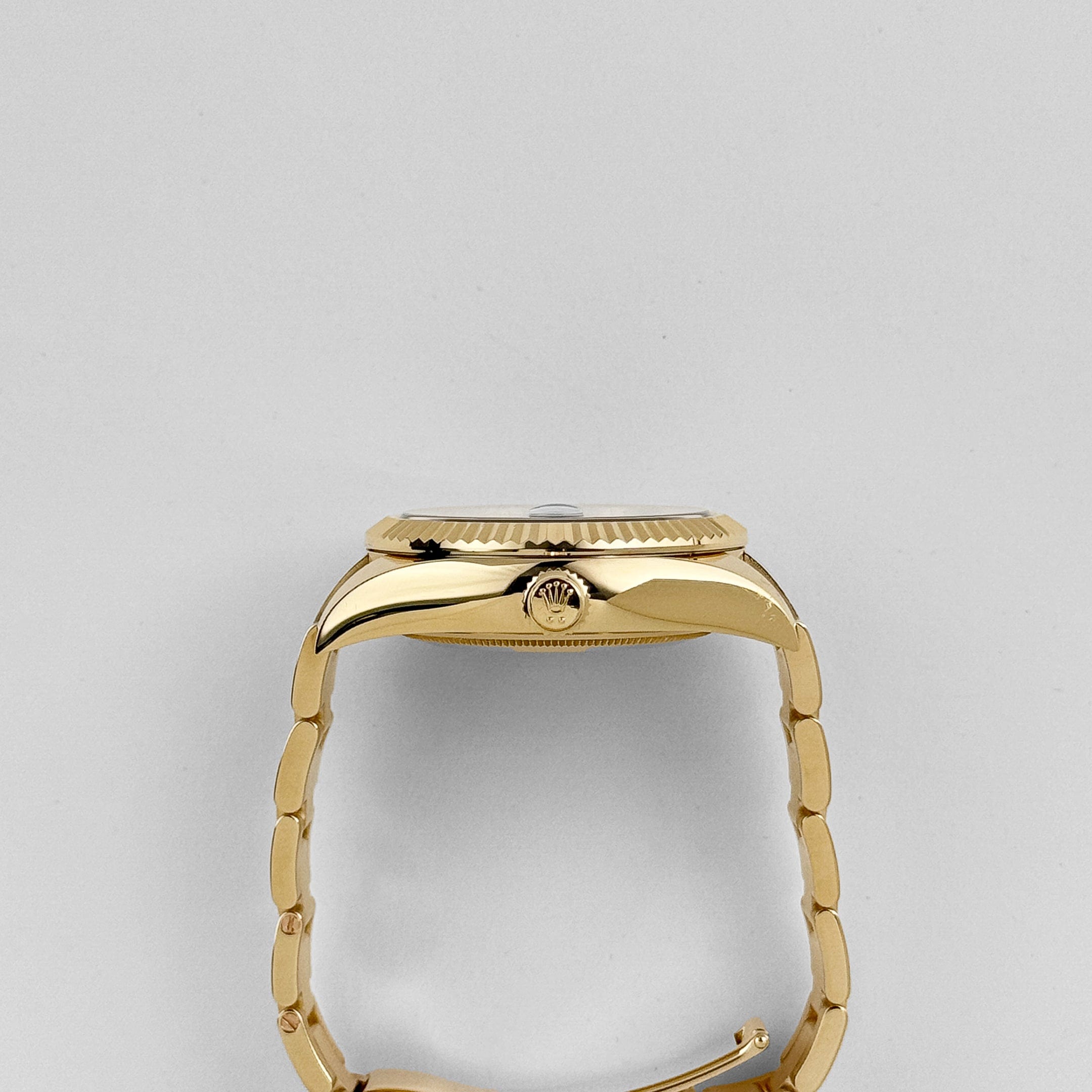 Sky-Dweller Yellow Gold Black Dial 42mm Product Image 4