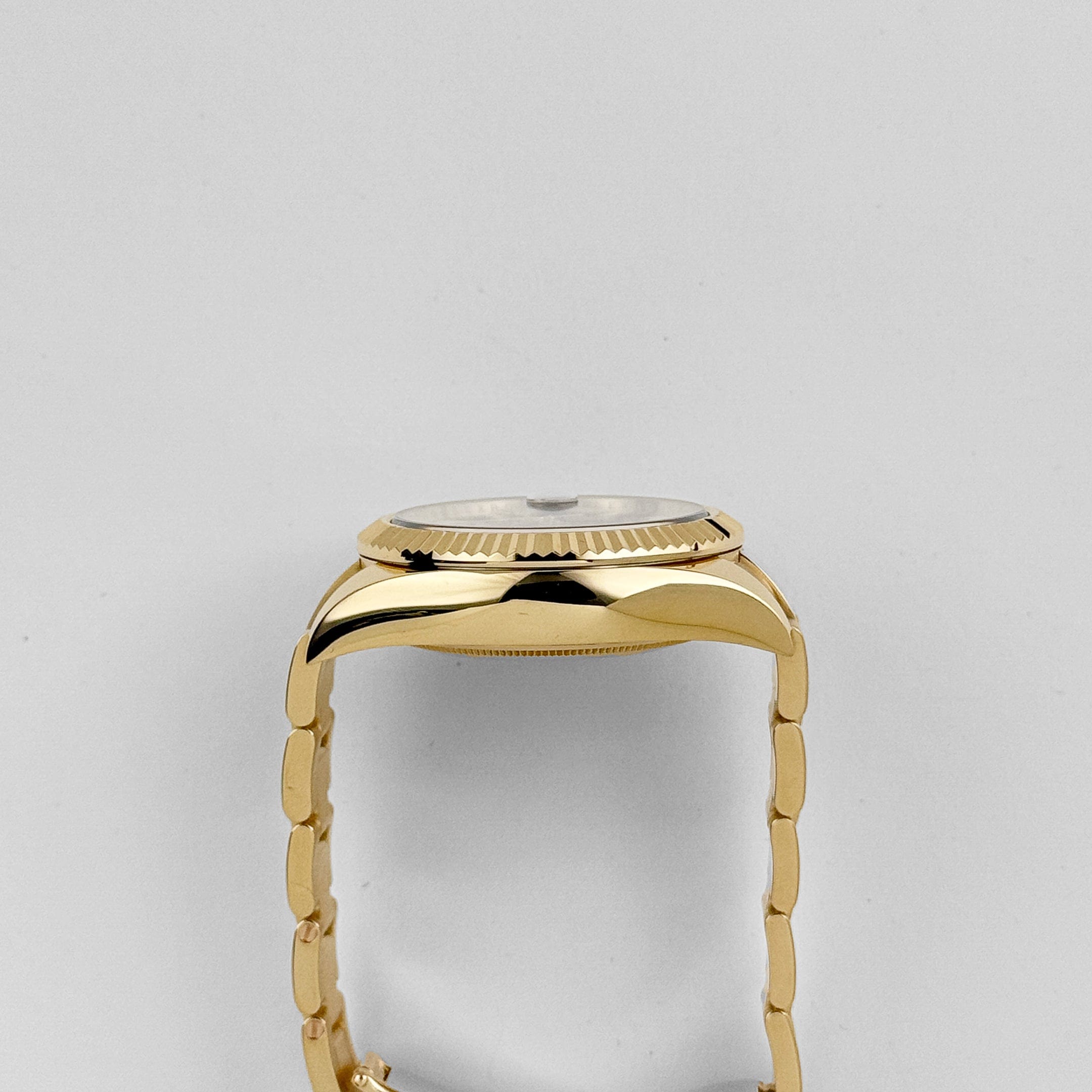 Sky-Dweller Yellow Gold Black Dial 42mm Product Image 5
