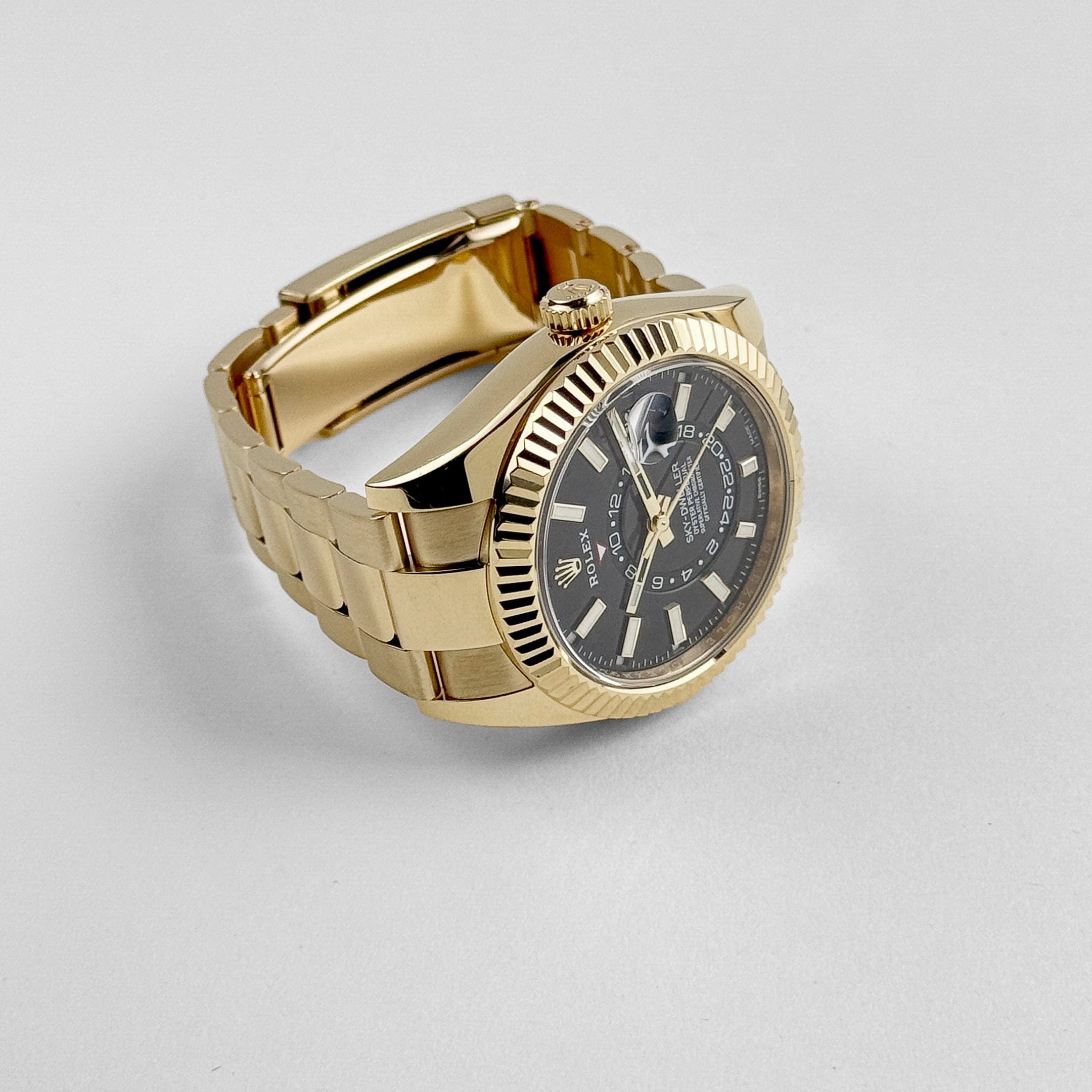 Sky-Dweller Yellow Gold Black Dial 42mm Product Image 2