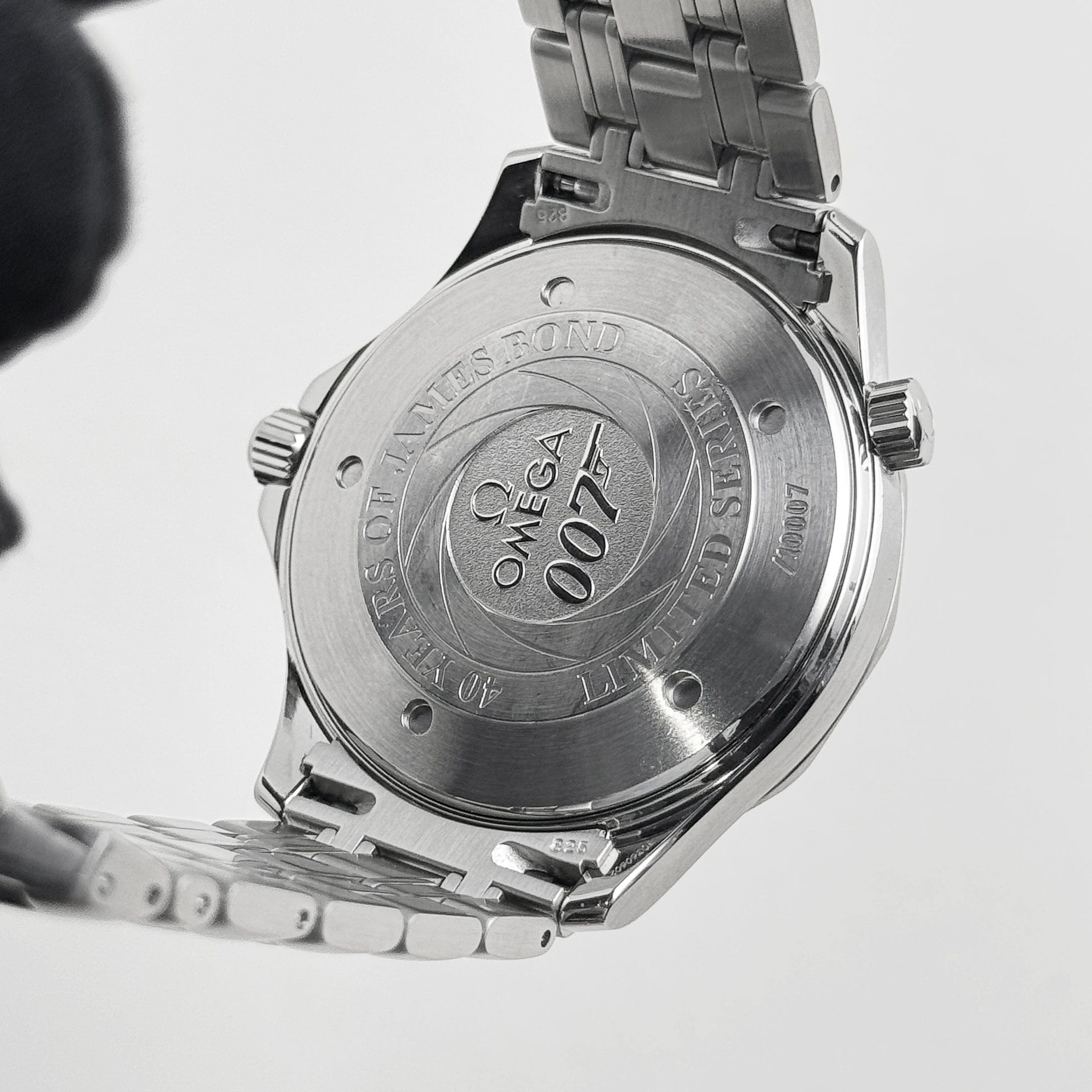 Seamaster Diver 300M "James Bond 40th Anniversary" Steel Blue Dial 41mm Product Image 8