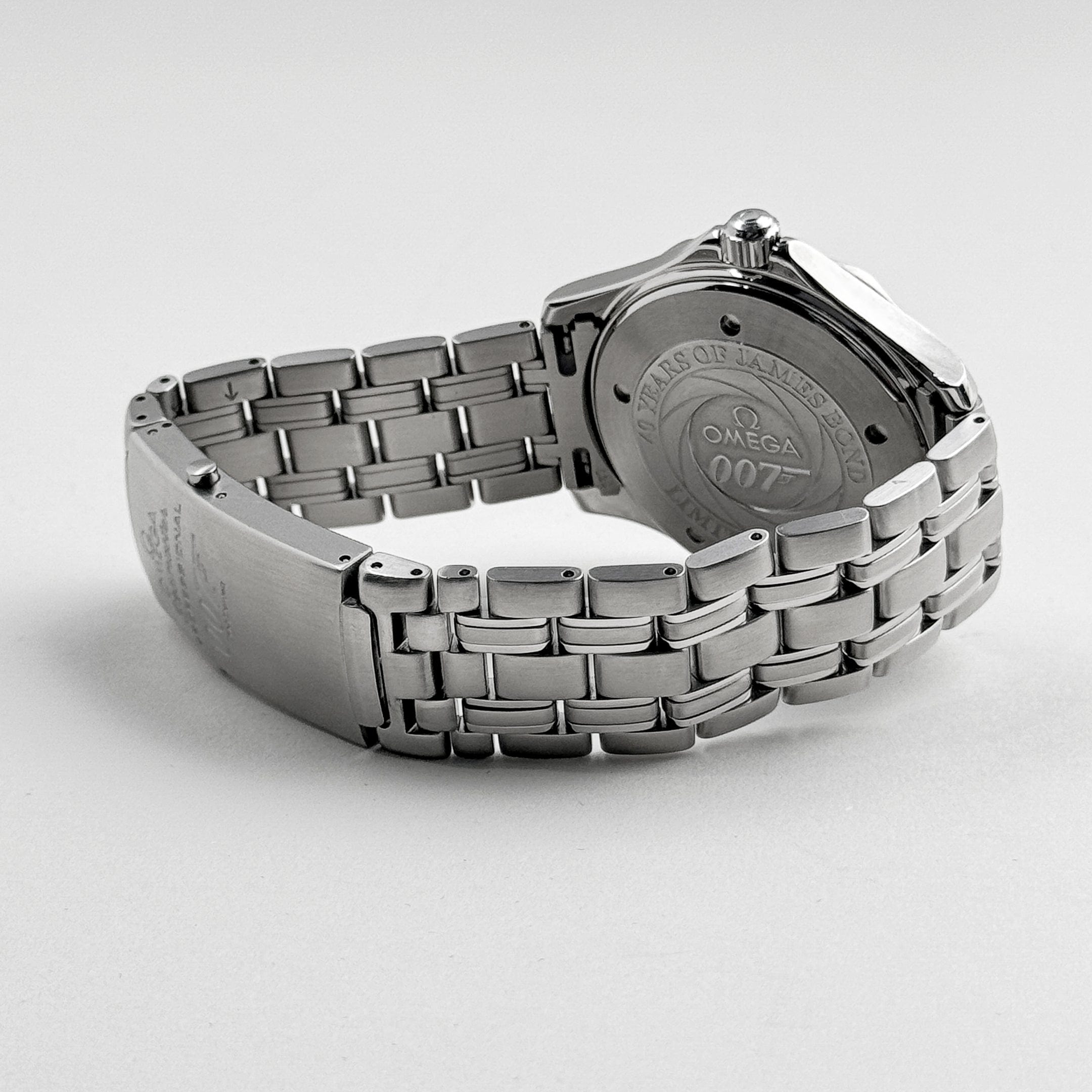 Seamaster Diver 300M "James Bond 40th Anniversary" Steel Blue Dial 41mm Product Image 6