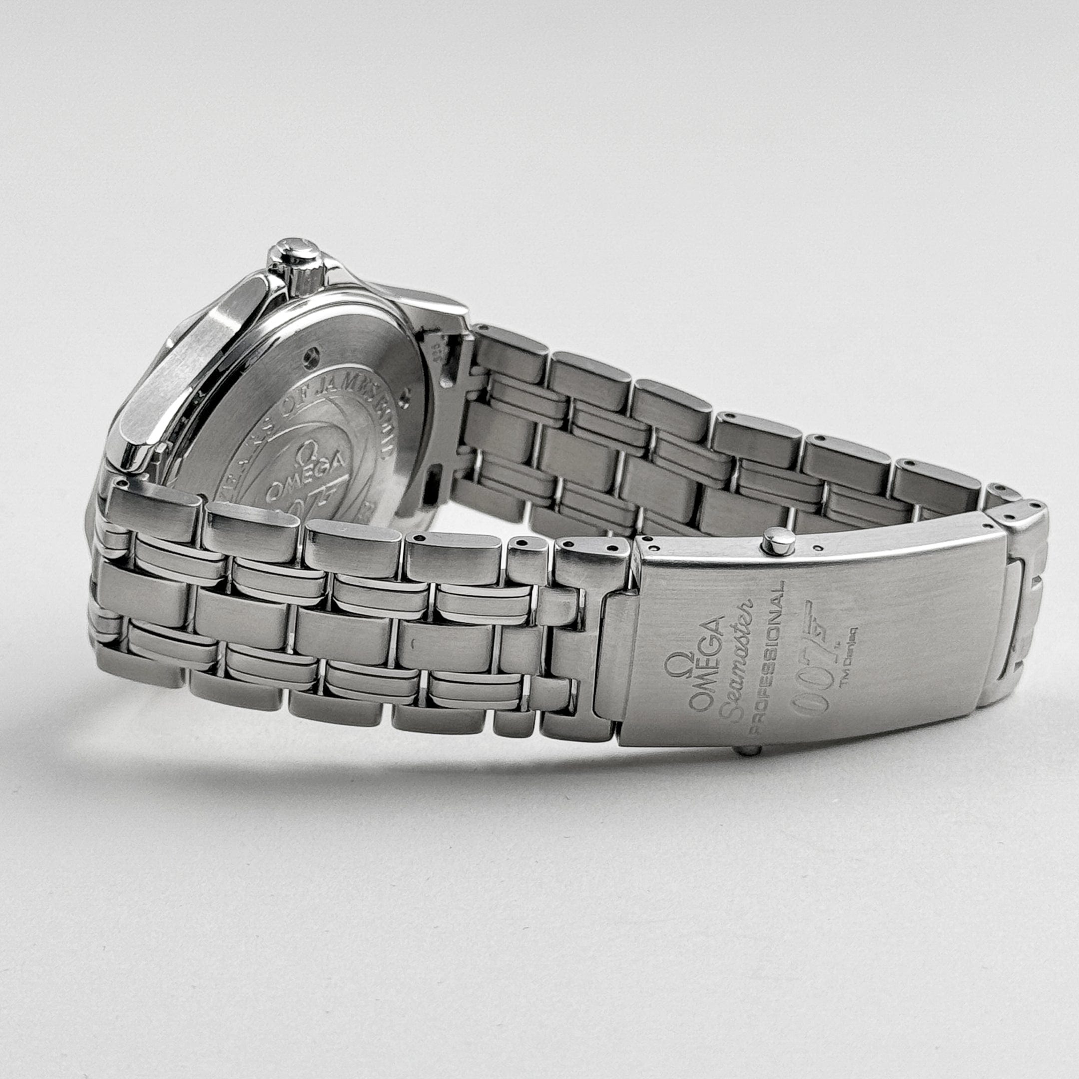 Seamaster Diver 300M "James Bond 40th Anniversary" Steel Blue Dial 41mm Product Image 7
