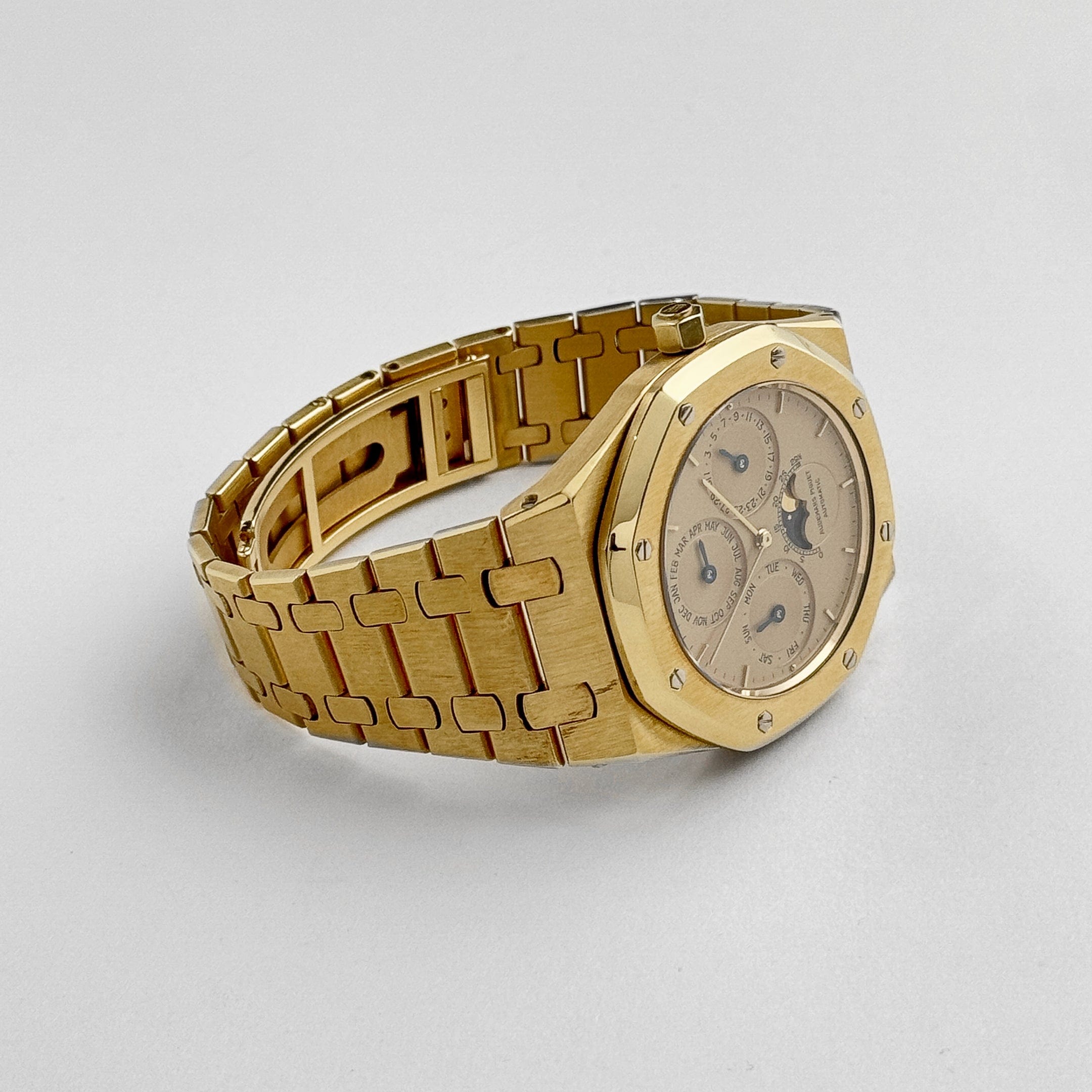 Vintage Royal Oak Perpetual Calendar Yellow Gold Gold Dial 39mm Product Image 3