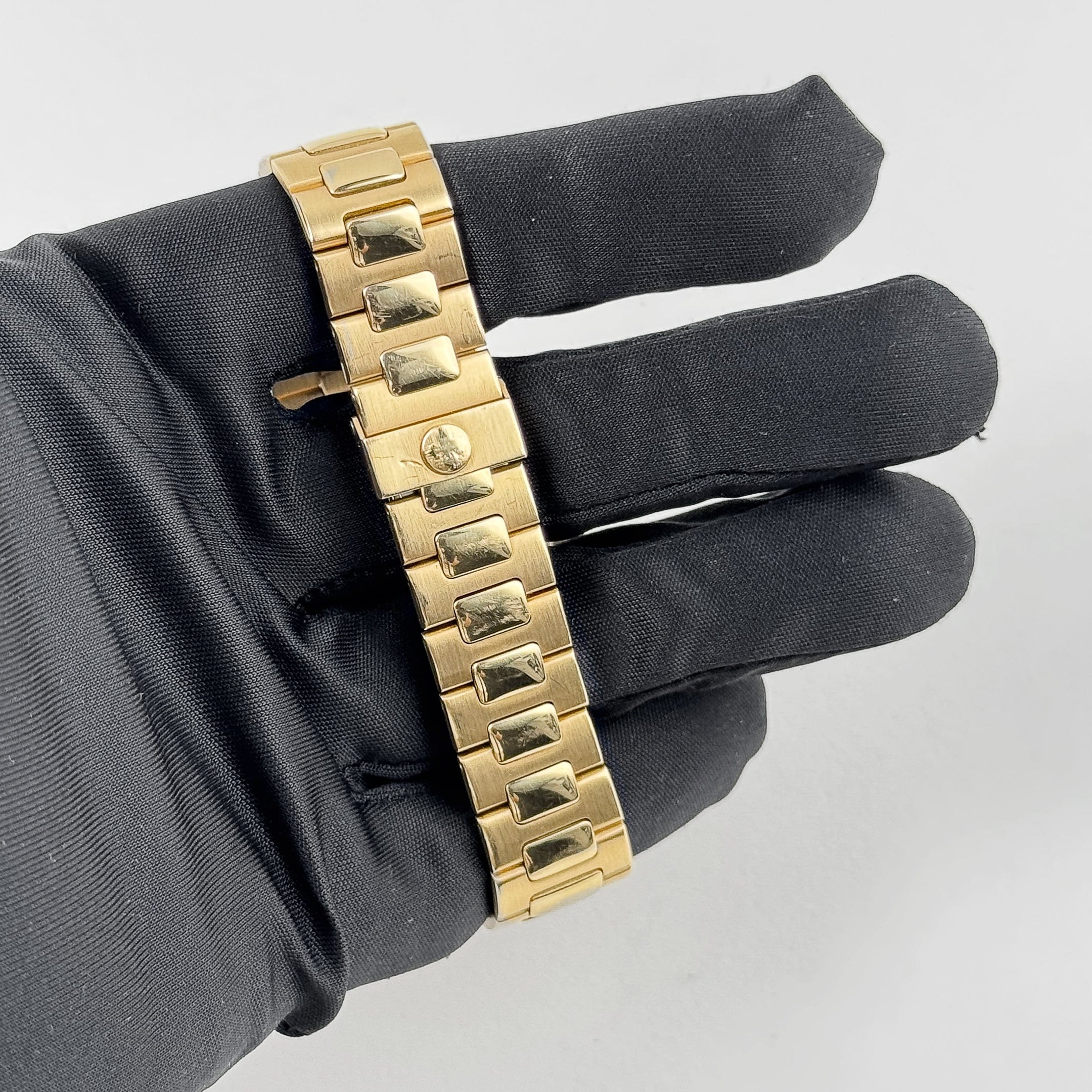 Vintage Nautilus Yellow Gold Diamond Blue Dial 37mm Product Image 9