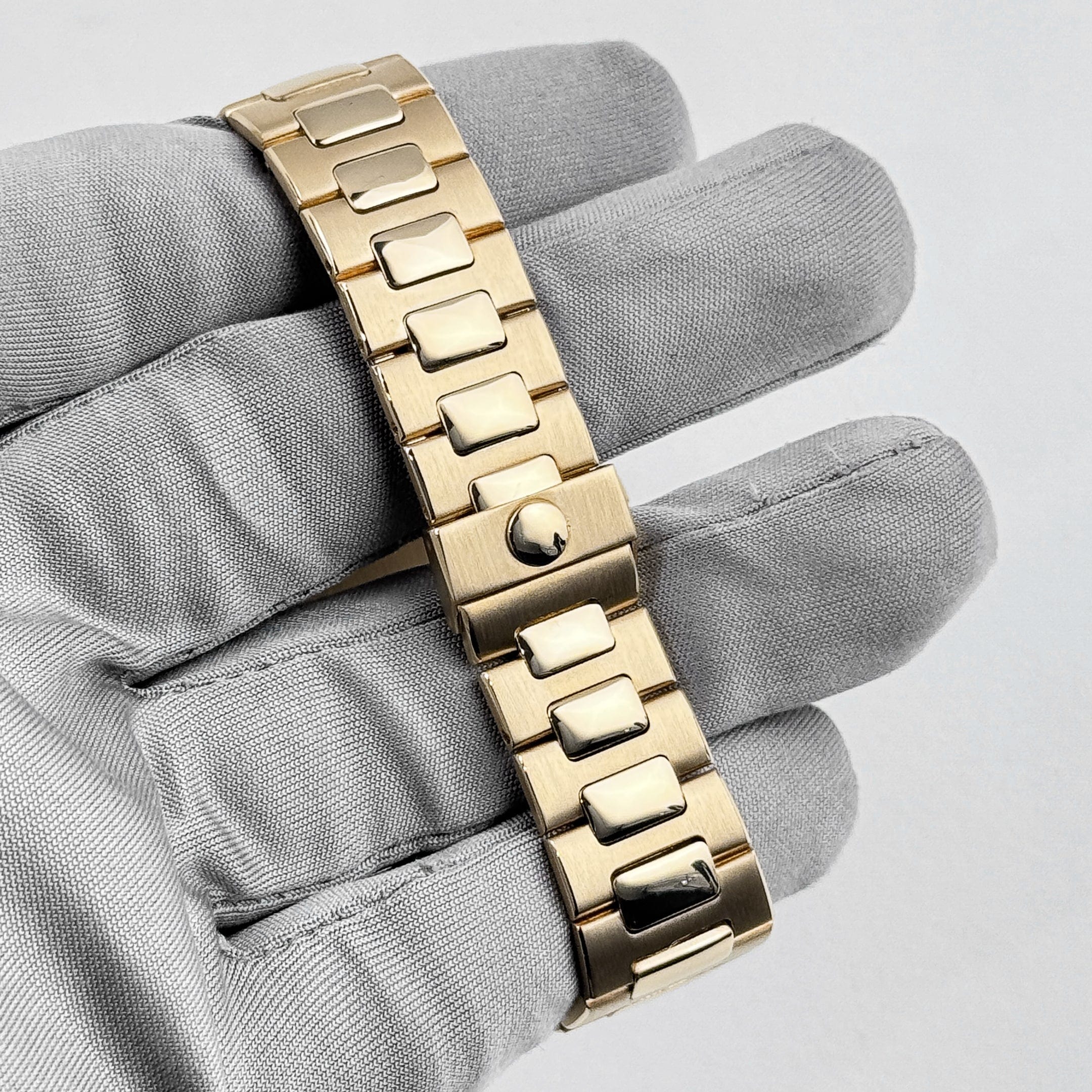 Vintage Nautilus Yellow Gold Black Dial 37mm Product Image 8