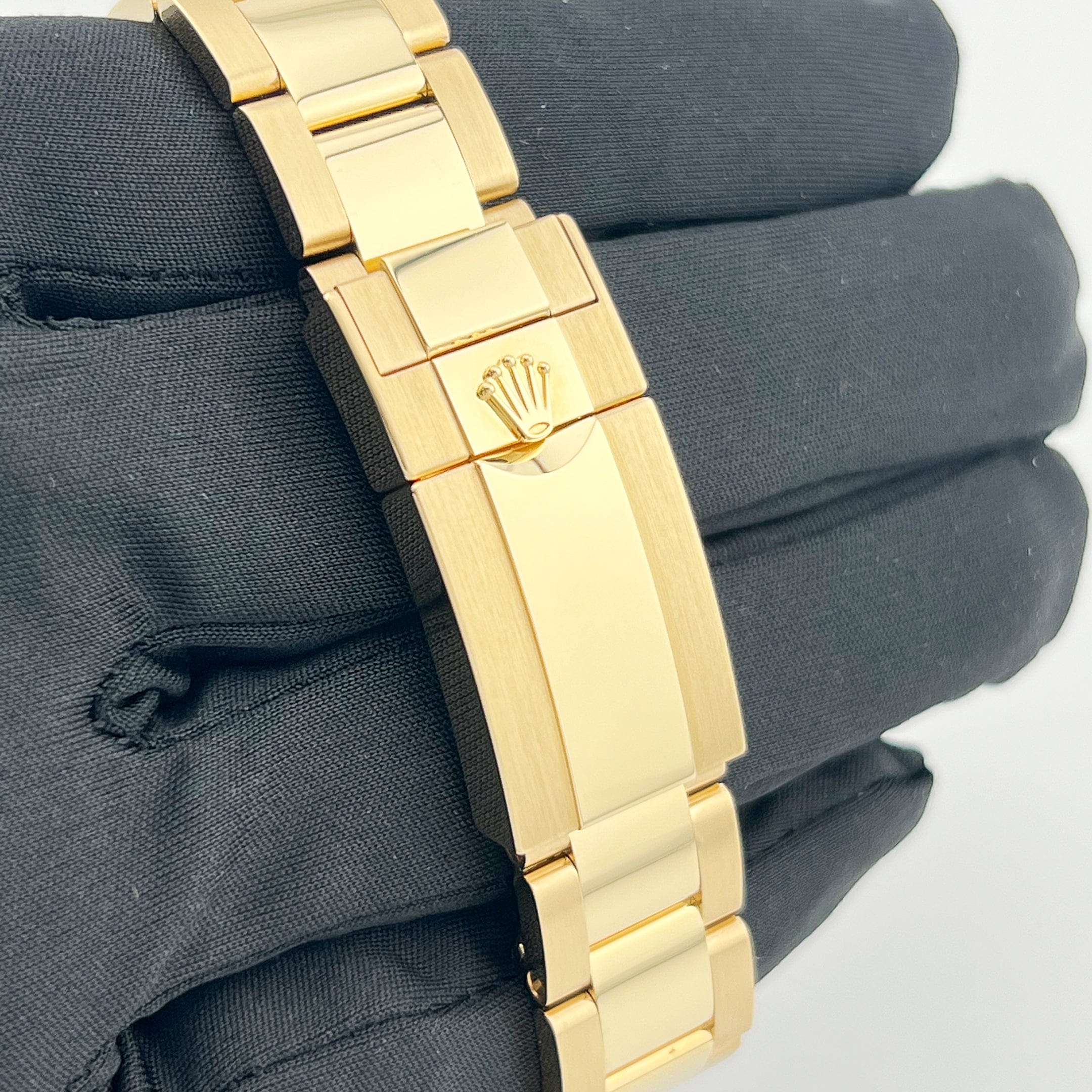 Daytona Yellow Gold Rainbow Black Dial 40mm Product Image 7