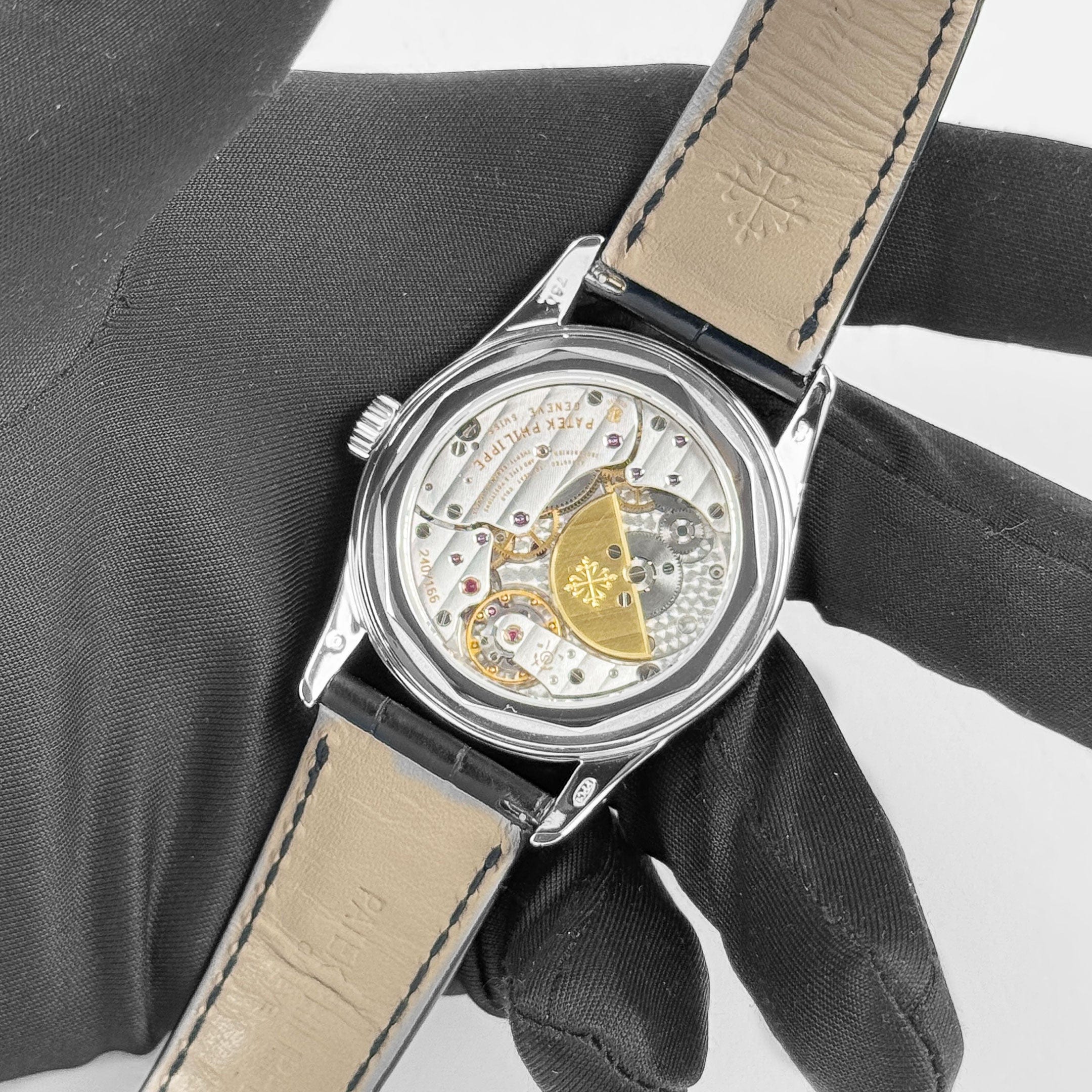 Calatrava White Gold Black Dial 37mm Product Image 9