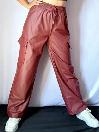 Pantalón cargo vinipiel afelpado
