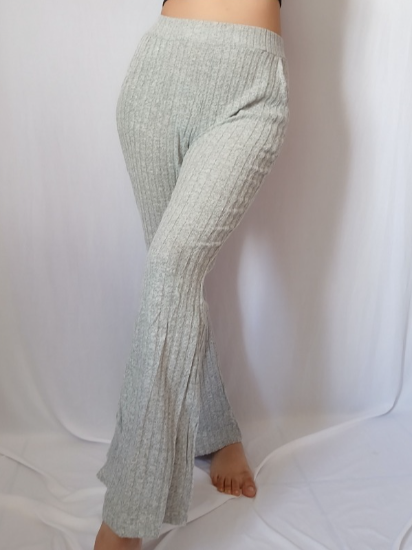 Pantalón acanalado con bolsas