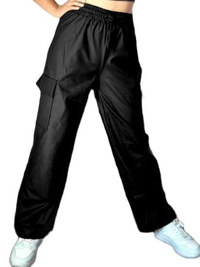 Pantalón cargo vinipiel afelpado