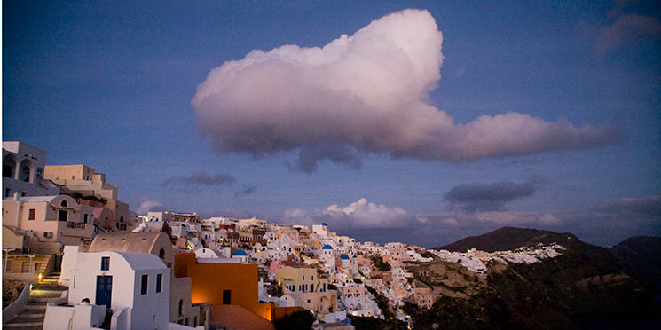 الصورة من موقع santorini
