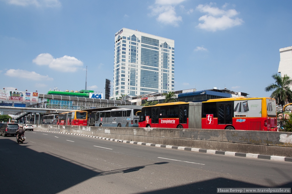 Метроавтобус TransJakarta