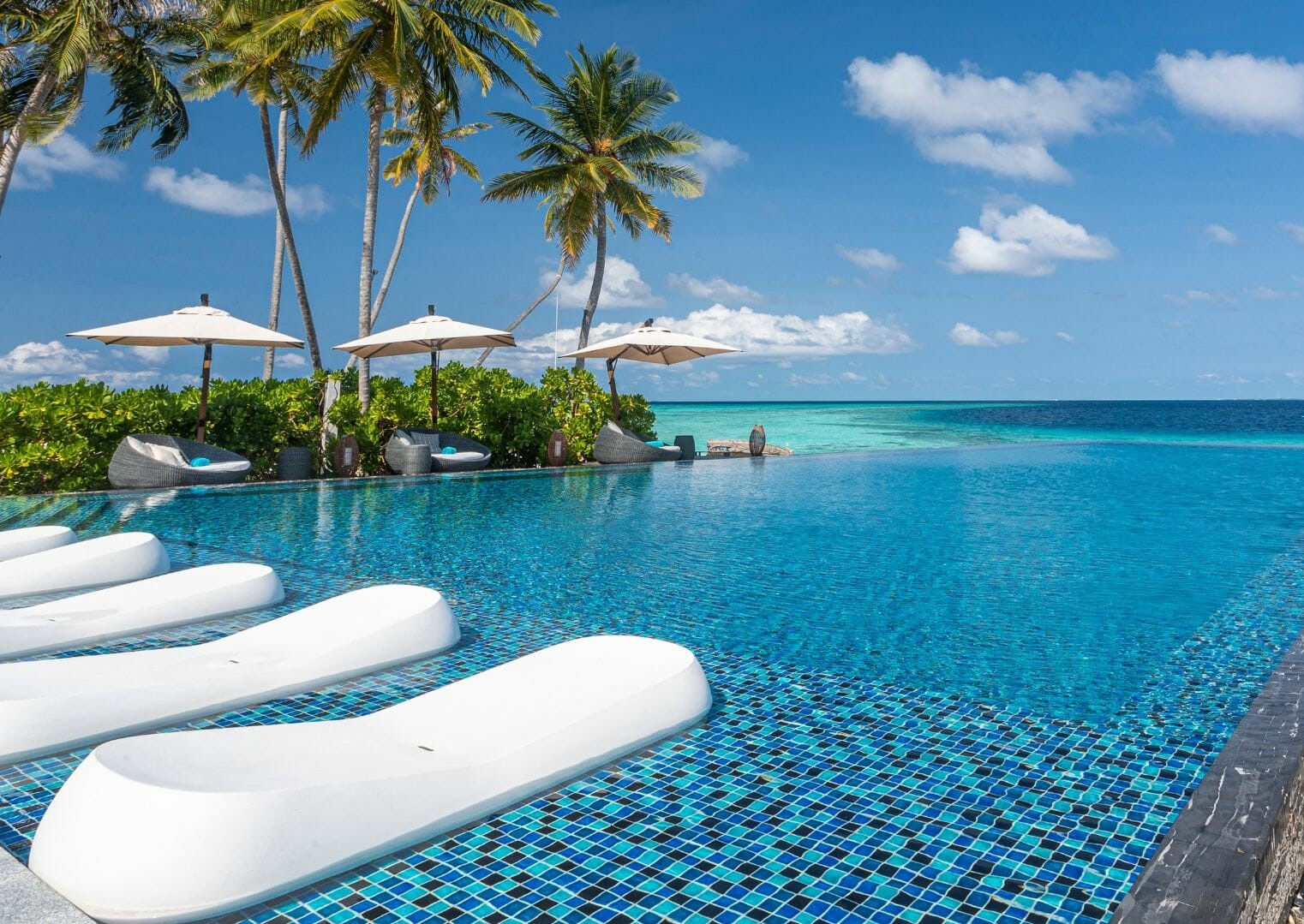 Solo Female Travel Tour to Maldives WOW Club Maldives Solo