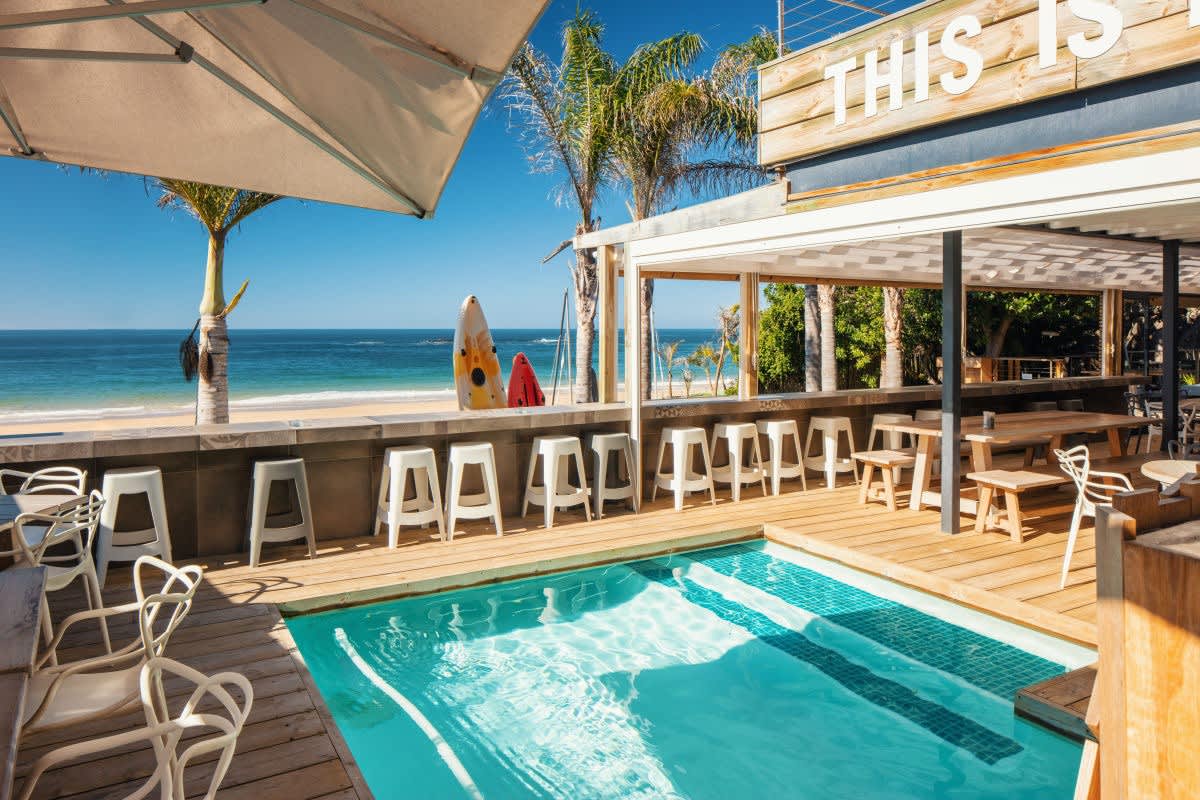 The Sky Villa Boutique Hotel OR The Bungalow Plett SPECIAL: 2 Nights Stay for 2 + Breakfast & Dinner Voucher + Golf at Goose Valley Golf Club + Cart!