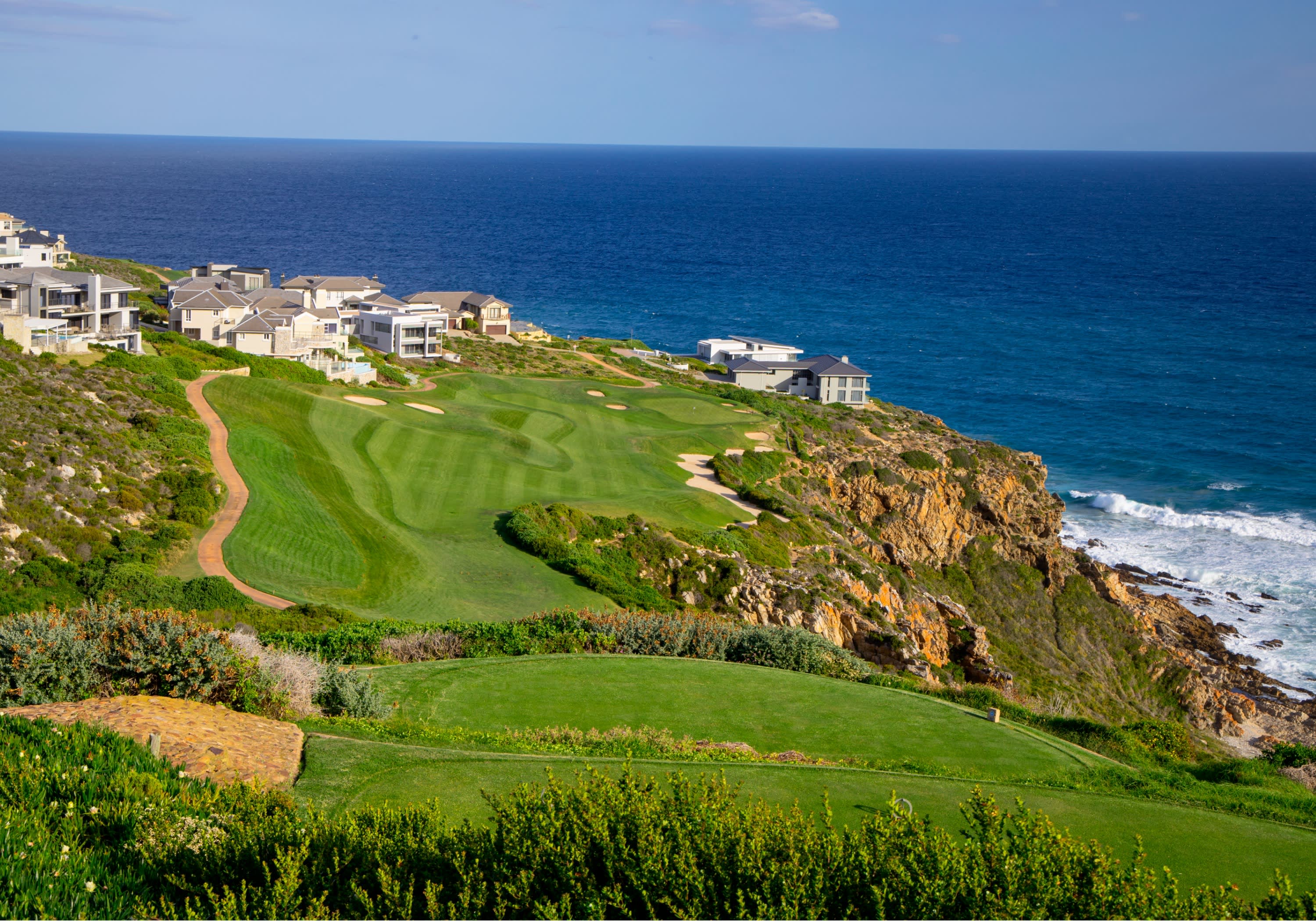 GOLF TOUR - 4 Ball + Carts at PINNACLE POINT GOLF COURSE + 2 Night Stay for 4 at HARTENBOS RIVER LODGE in Mossel Bay!