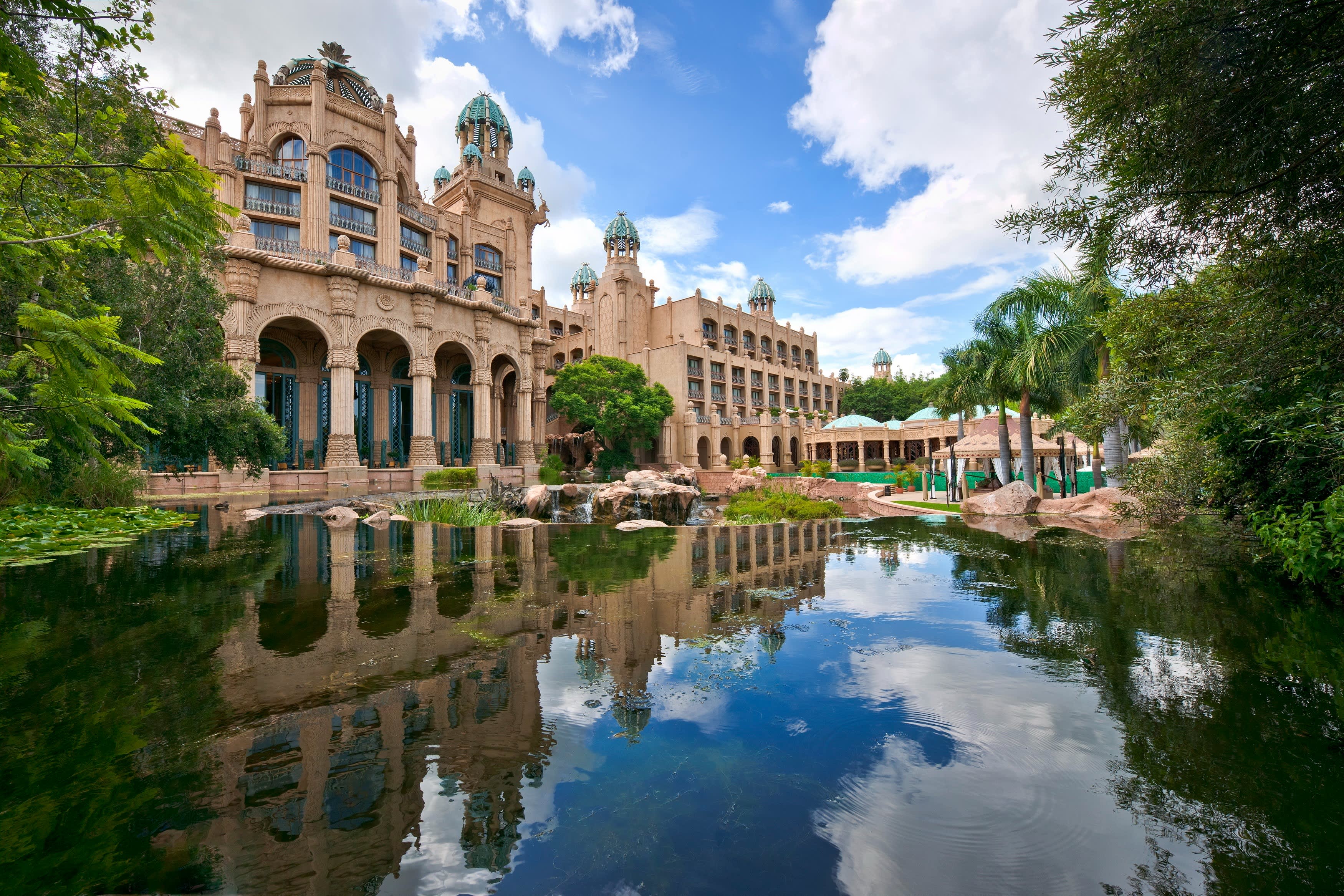 Best Available Rates at SUN CITY - THE PALACE OF THE LOST CITY: 1 Night Stay for 2 in a Luxury Twin room + Breakfast + Access to Valley of the Waves FROM R7 145 Per Night!