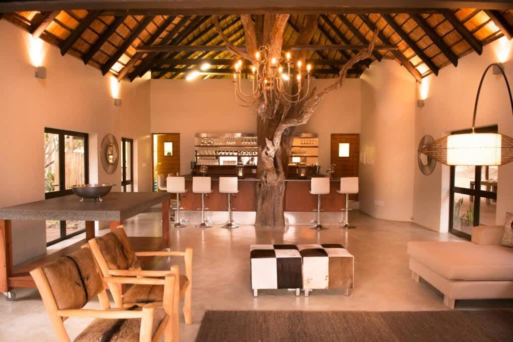 STAY 4 AND ONLY PAY FOR 3! MODITLO RIVER LODGE: Hoedspruit - LUXURY Stay For 2 Adults + All Meals & 2 Game Drives for R11 359 Per Night!!