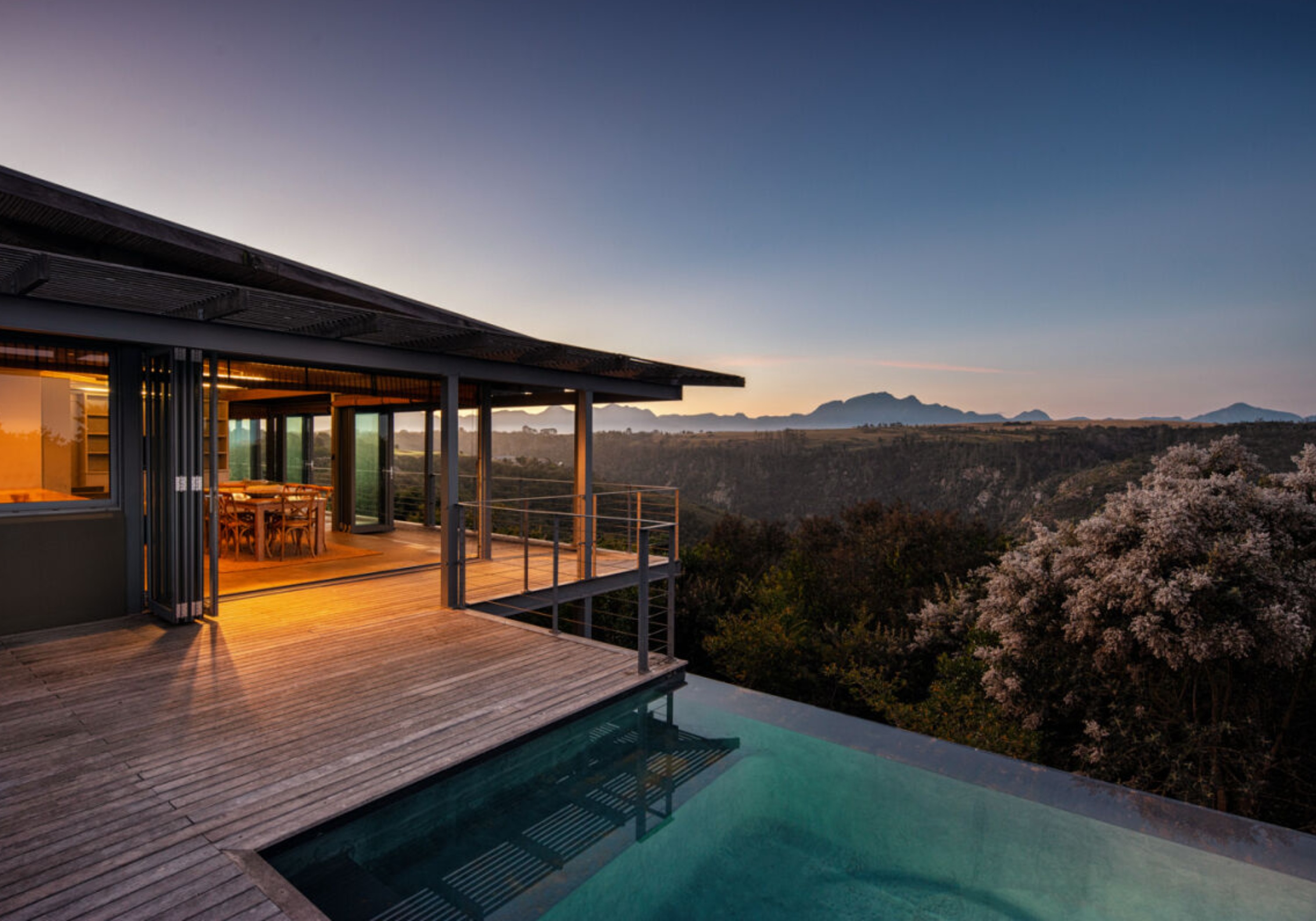 OUBAAI GOLF ESTATE GETAWAY 2 Nights Stay for 6 people sharing a 3