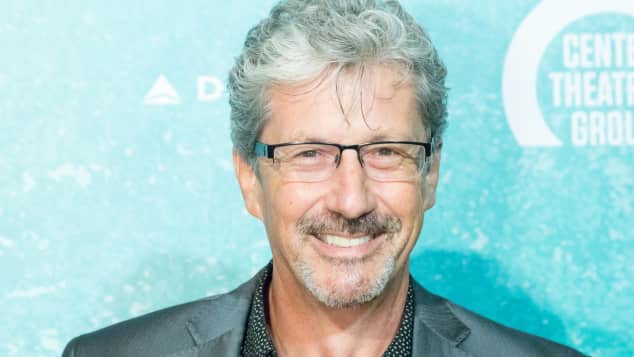 „Die Nanny“: So sieht „Mr. Sheffield“ heute aus