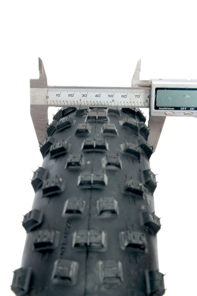 Measuring 77mm across the casing, the 3.0 inch plus tyre are a good deal wider than any regular MTB treads.