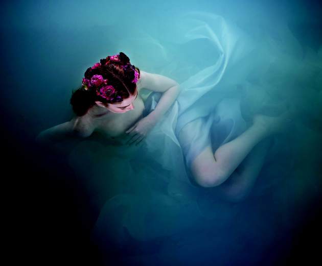 The Shallows from the series Soliloquy, 2013. © Toby Burrows/courtesy of Black Eye Gallery.