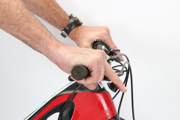 Angle the controls down so that your wrist remains straight when you
reach out for the brake lever.