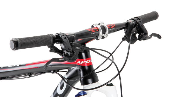 The narrow handlebars give the Apollo an old school XC-race feel.
