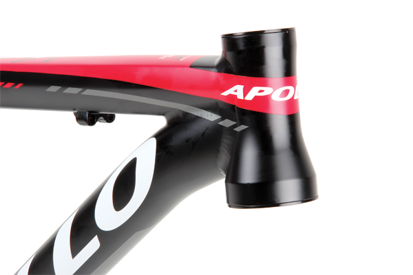 The tapered head tube is nicely formed with tidy smoothed out welds on the top and down tube.