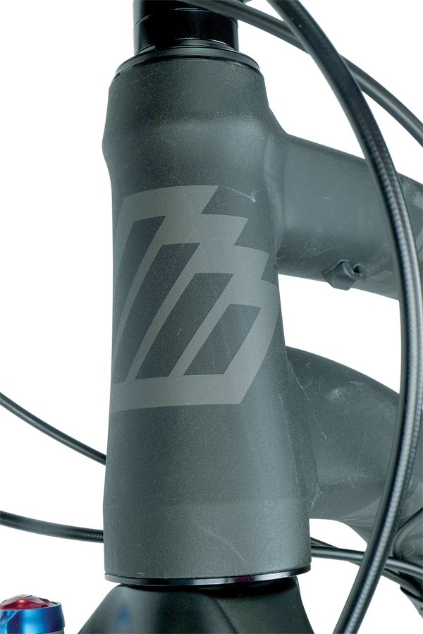 The 150mm head tube is taller than you’d typically expect on a large sized 140mm travel trail bike