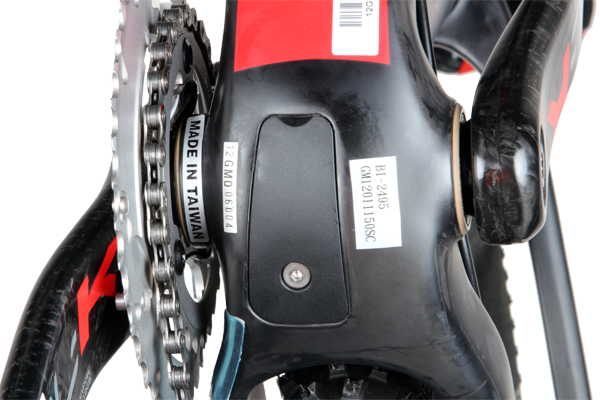 This cover provides easy access to the internal cabling. Routing the inner wires is easy enough, as long as the ends aren’t frayed. 