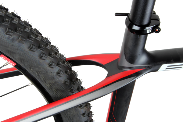 While the seat stays look skinny from the side, they are very broad in cross section—another contributor to the super-stiff frame.